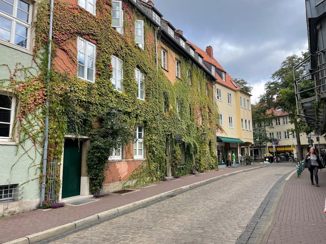 Finden Sie Ihr nächstes Zuhause in Mitte, Hannover. (Photo by PRASHANT MANJULE on Unsplash)