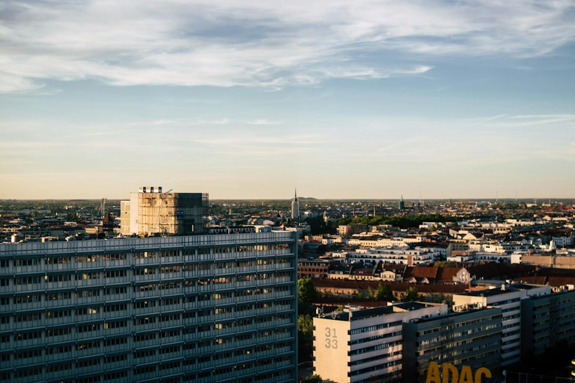 Finden Sie Ihre Traumwohnung in Mitte, Berlin! (Photo by Marius Oppel on Unsplash)