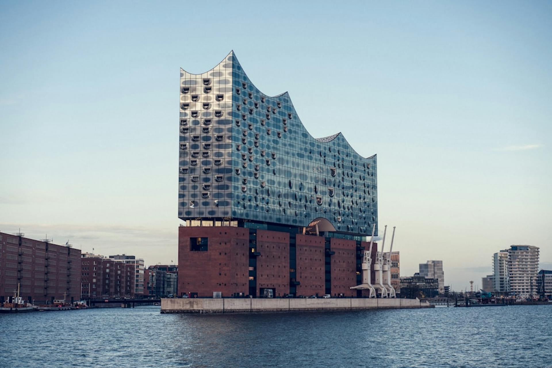 Explore apartment listings in Hamburg with Waitly. (Photo by Jonas Tebbe on Unsplash)