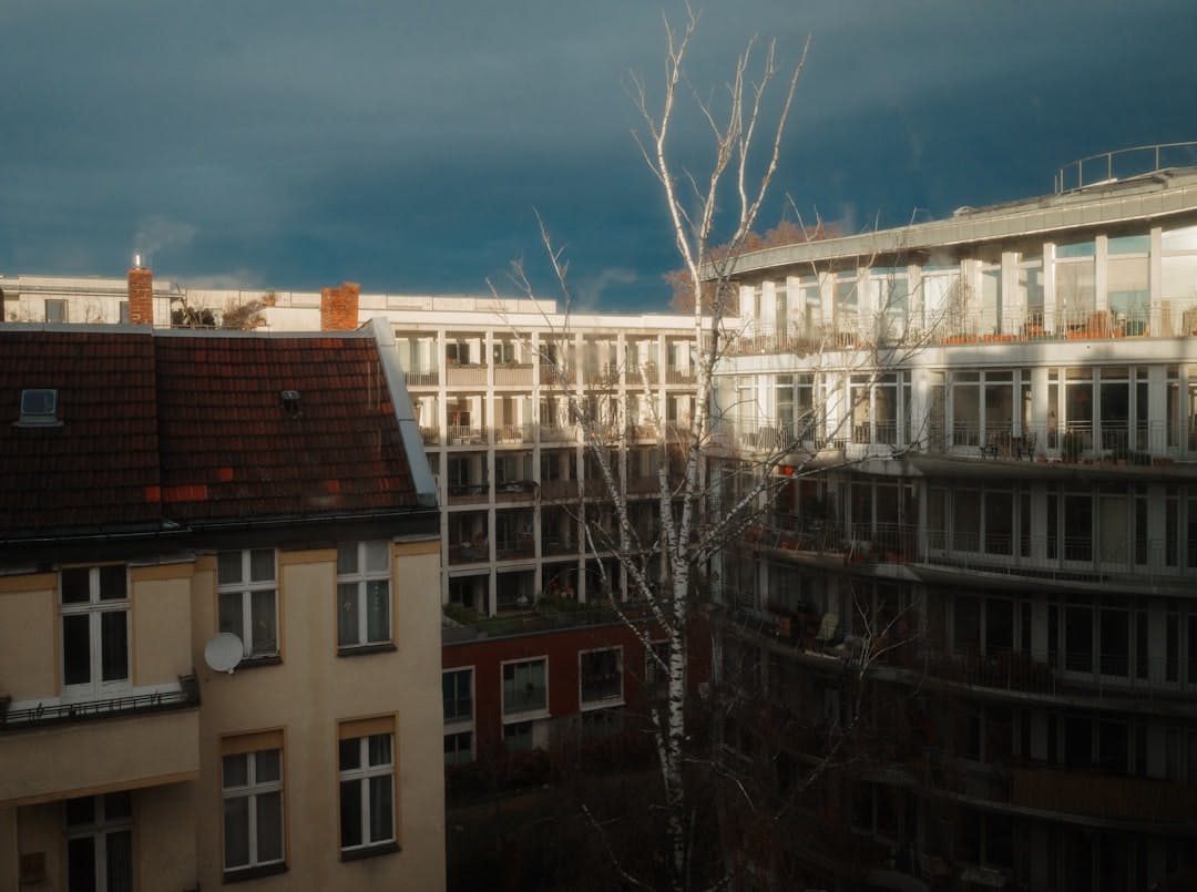 Population growth, new construction and rent control: why Berlin's housing shortage is… (Photo by Alan Alves on Unsplash)