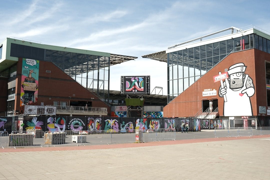 Finden Sie eine Wohnung in St. Pauli, Hamburg. Entdecken Sie Angebote über Waitly – geprüfte Anzeigen, transparente Wartelisten und weniger Stress. (Photo by Beytullah Baş on Unsplash)