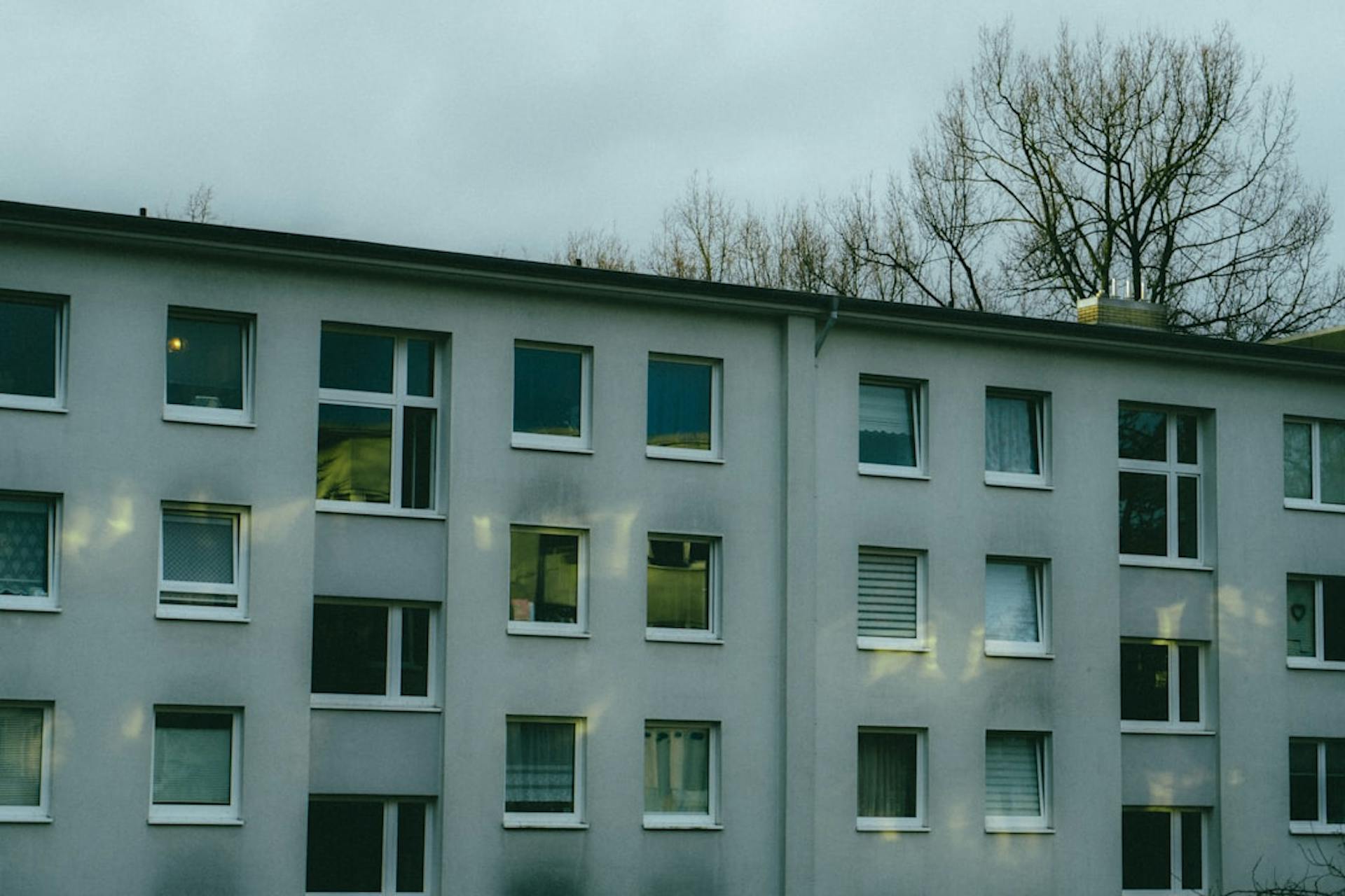 Entdecken Sie die Top-Städte in Deutschland für Ausländer, von Berlin bis München. Erfahren Sie, wo sich ein Gehalt von 50.000 € lohnt. (Photo by Florian Paulus on Unsplash)