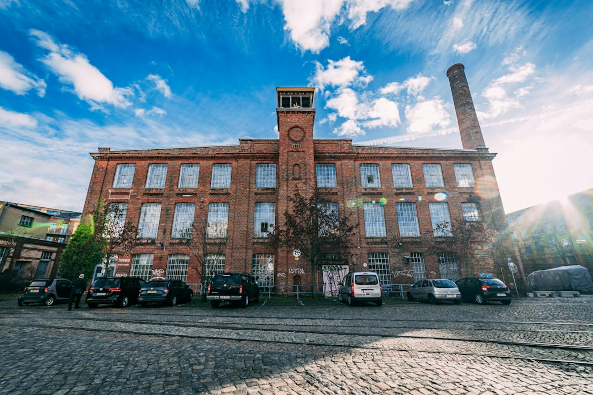 Looking to move to Plagwitz, Leipzig? (Photo by James Jeremy Beckers on Unsplash)
