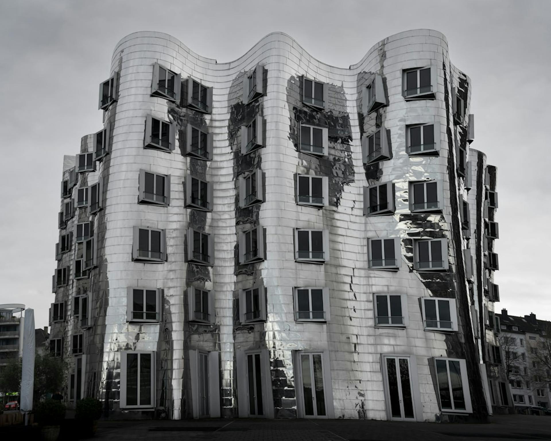 Searching in Pempelfort, Düsseldorf? Popular area with Gründerzeit charm. (Photo by Jonas Schöne on Unsplash)
