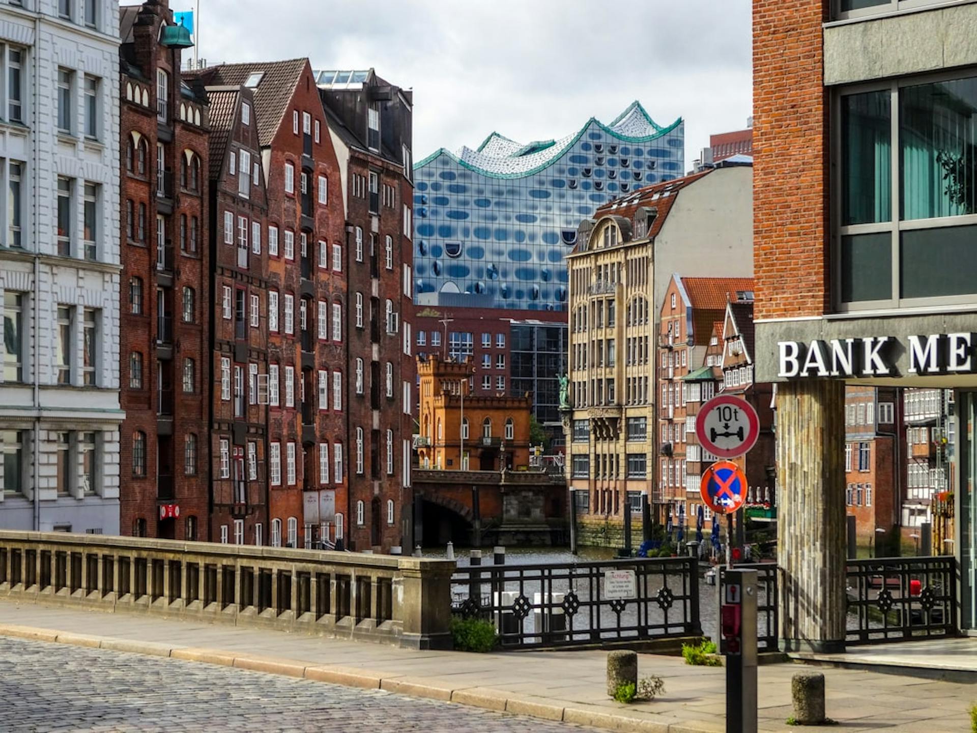 Residential area in Hamburg (Photo by Nikolai Kolosov on Unsplash)