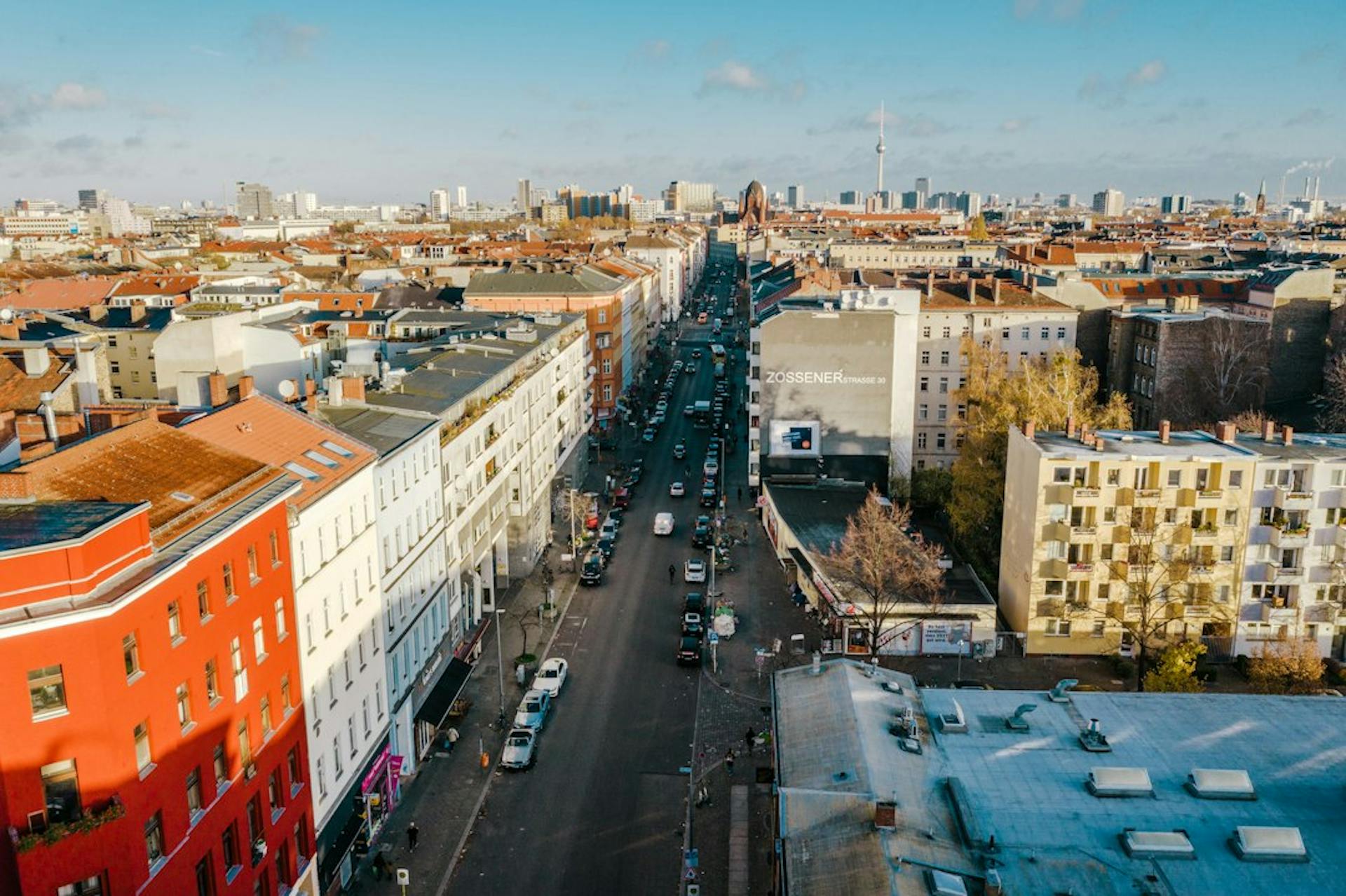 Luftaufnahme von Altbauten an der Zossener Straße im Bergmannkiez, Kreuzberg (Photo by Mario Heller on Unsplash)