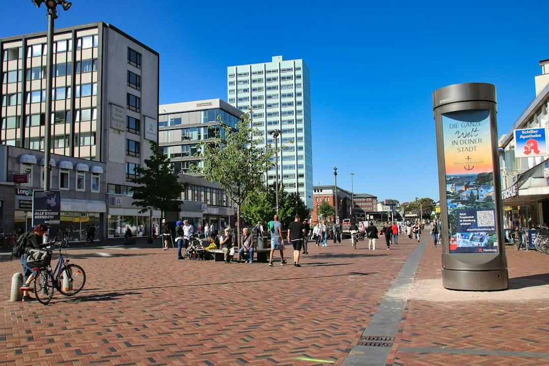 People on a pedestrian square in Hamburg-Altona on a sunny day (Photo by Alain ROUILLER on Unsplash)