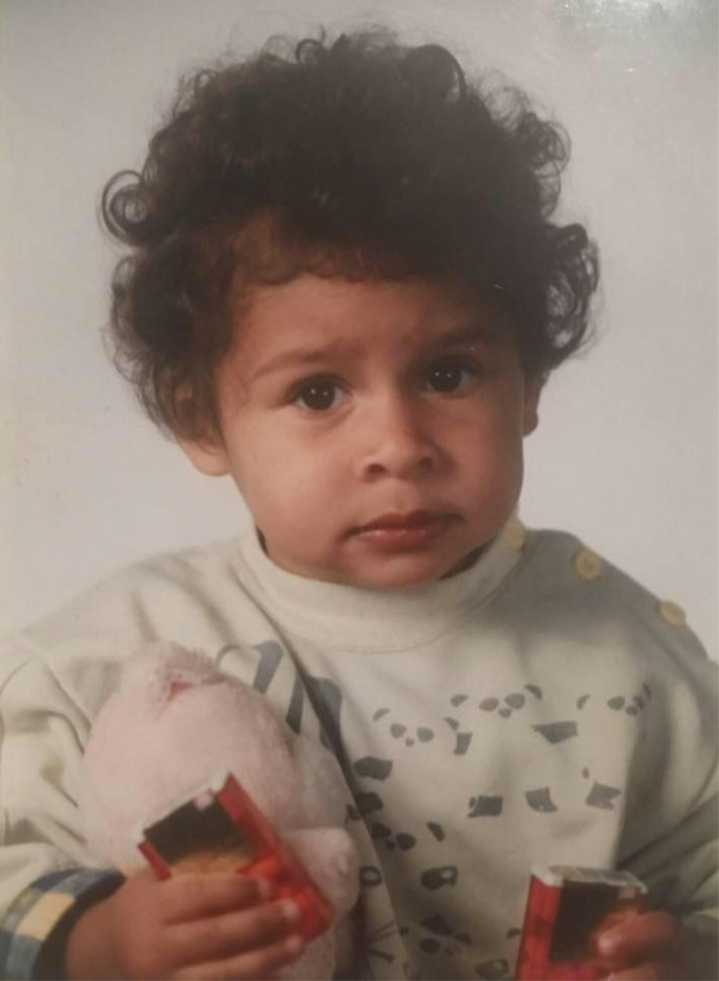 Lina Akif v otroških letih