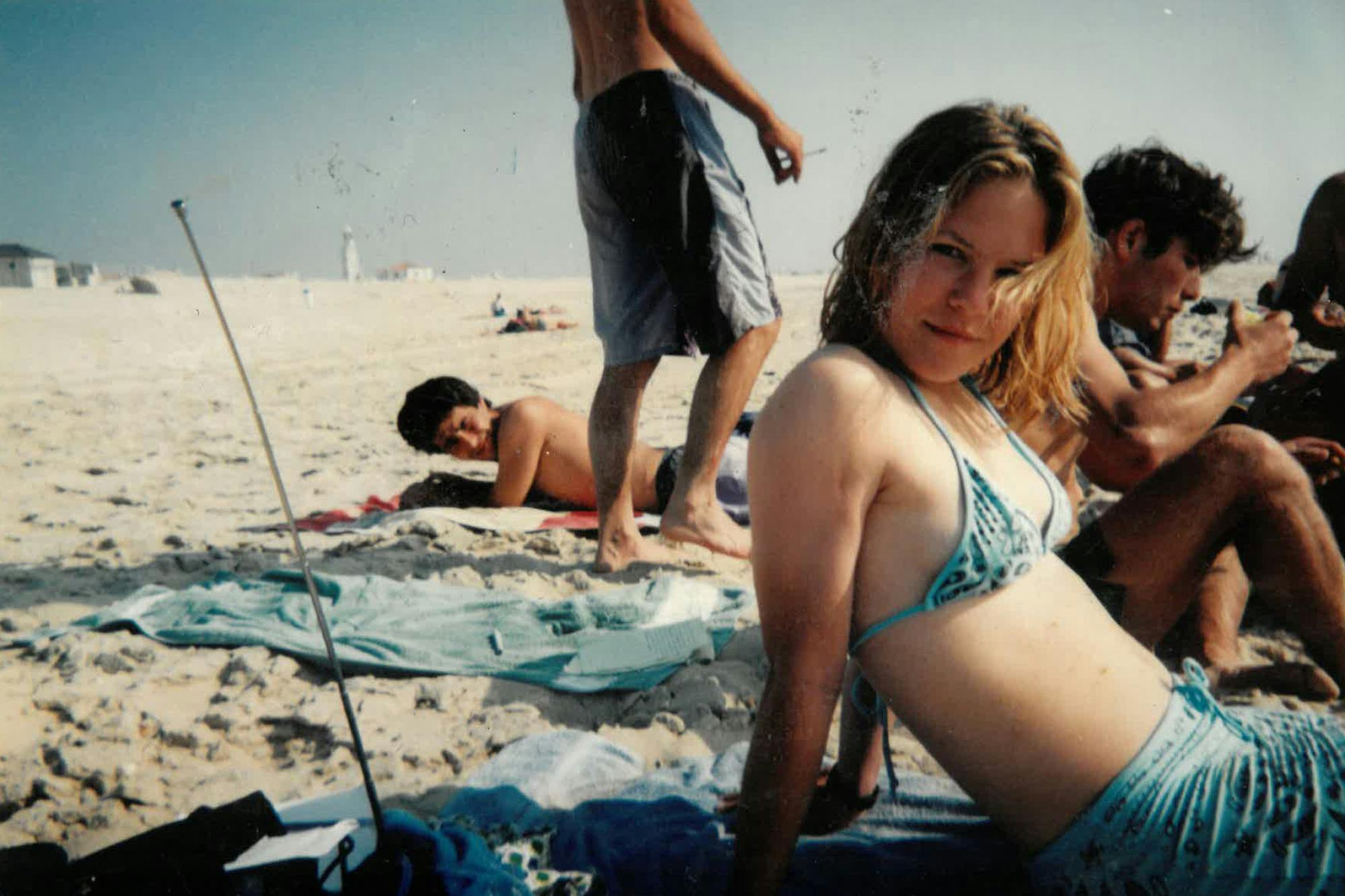 Mlada Tereza na peščeni plaži