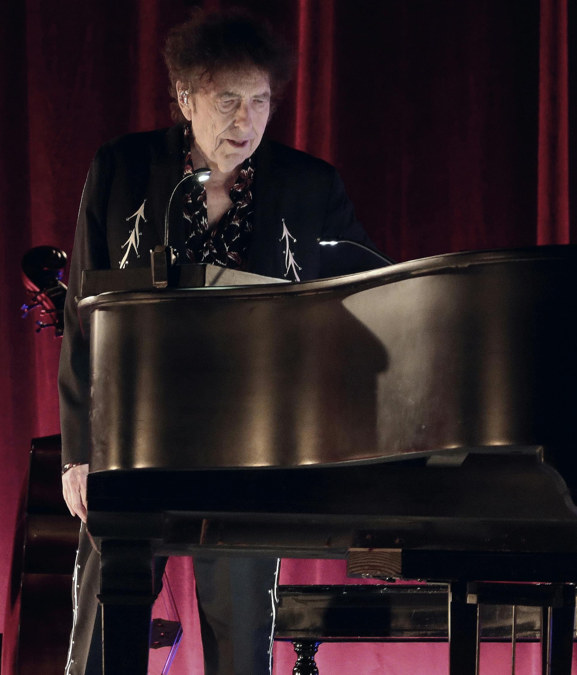 Boby Dylan za klavirjem