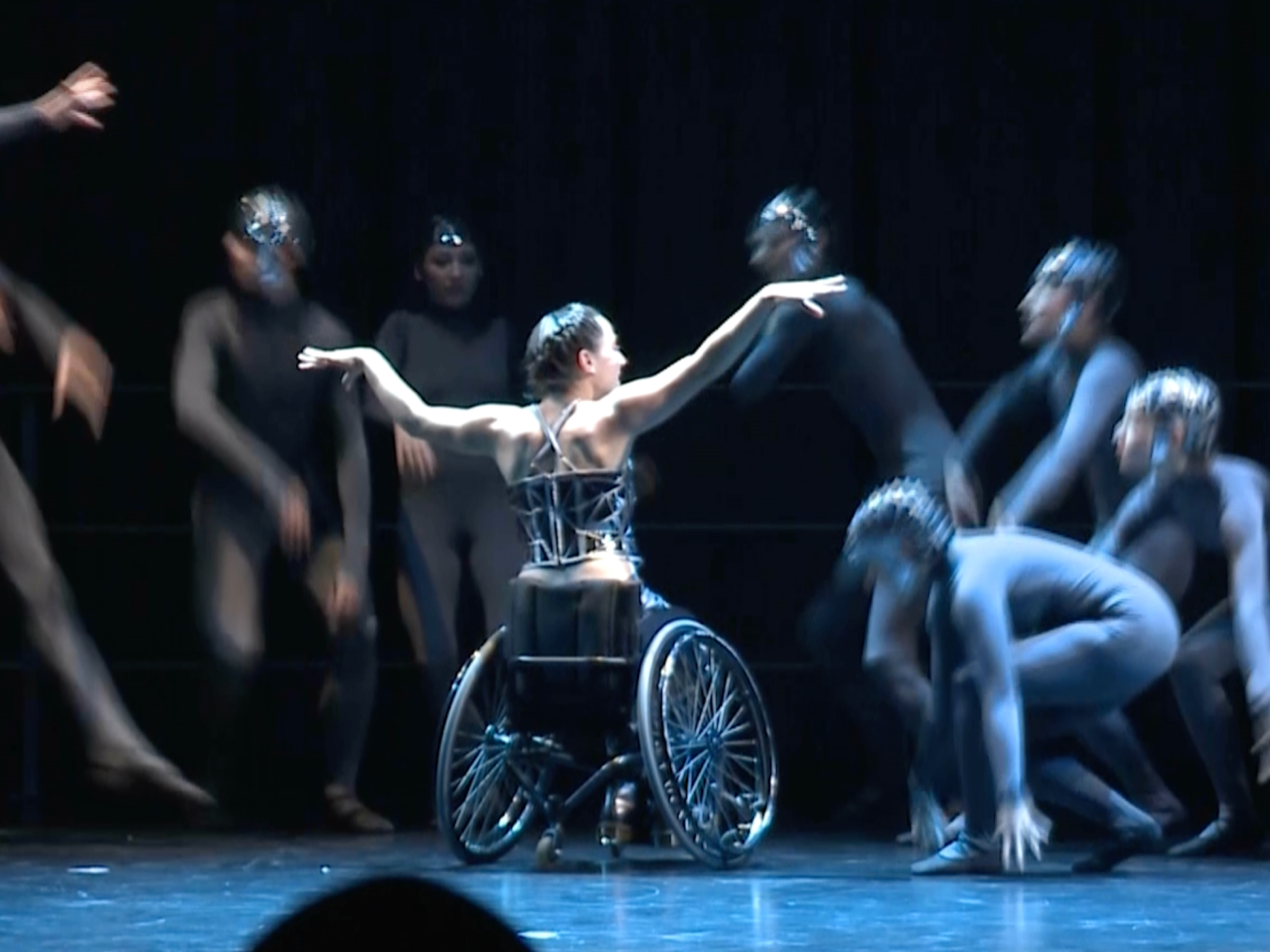 kader iz predstave move.ing