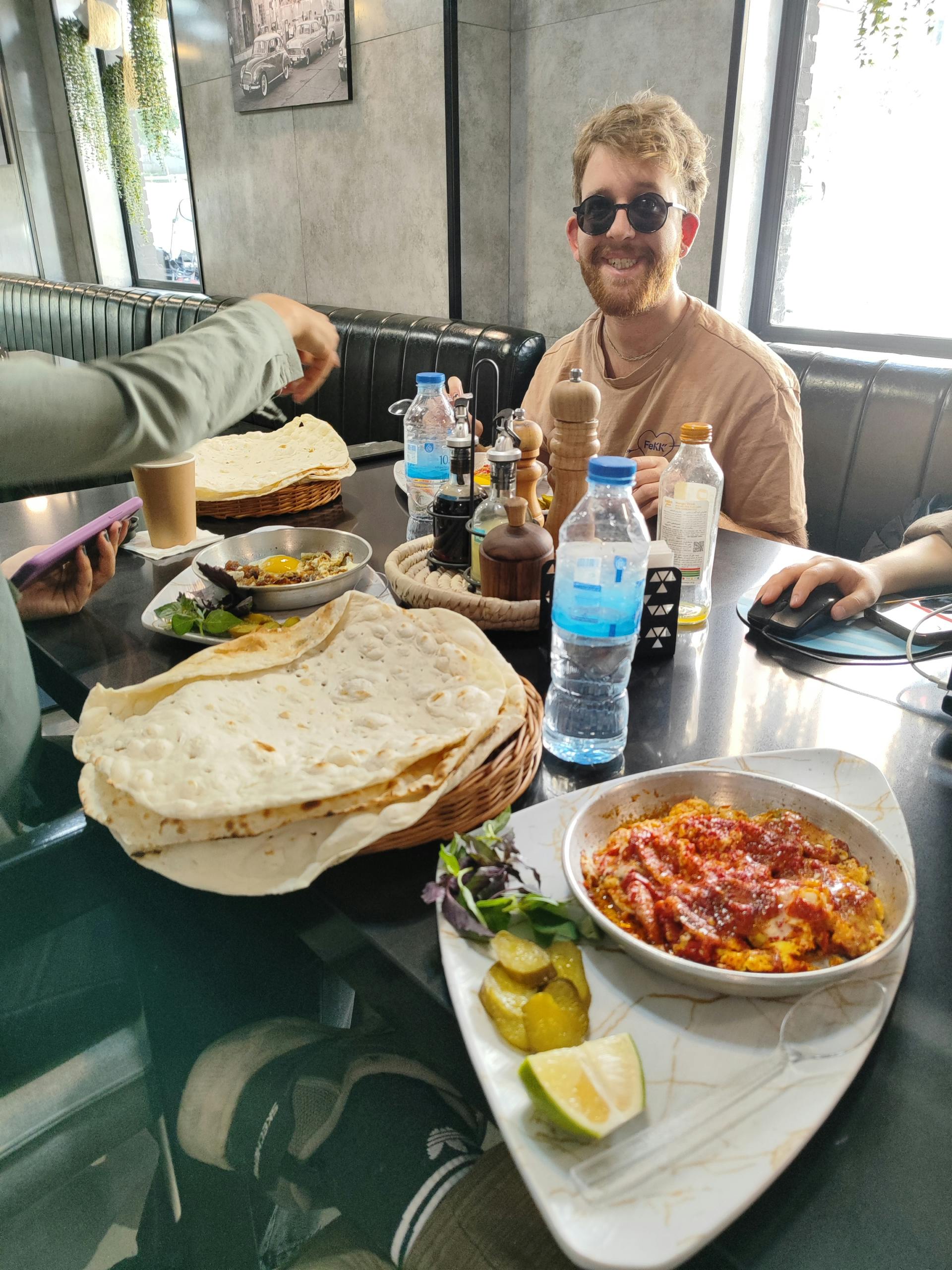 Kosilo v iranski restavraciji