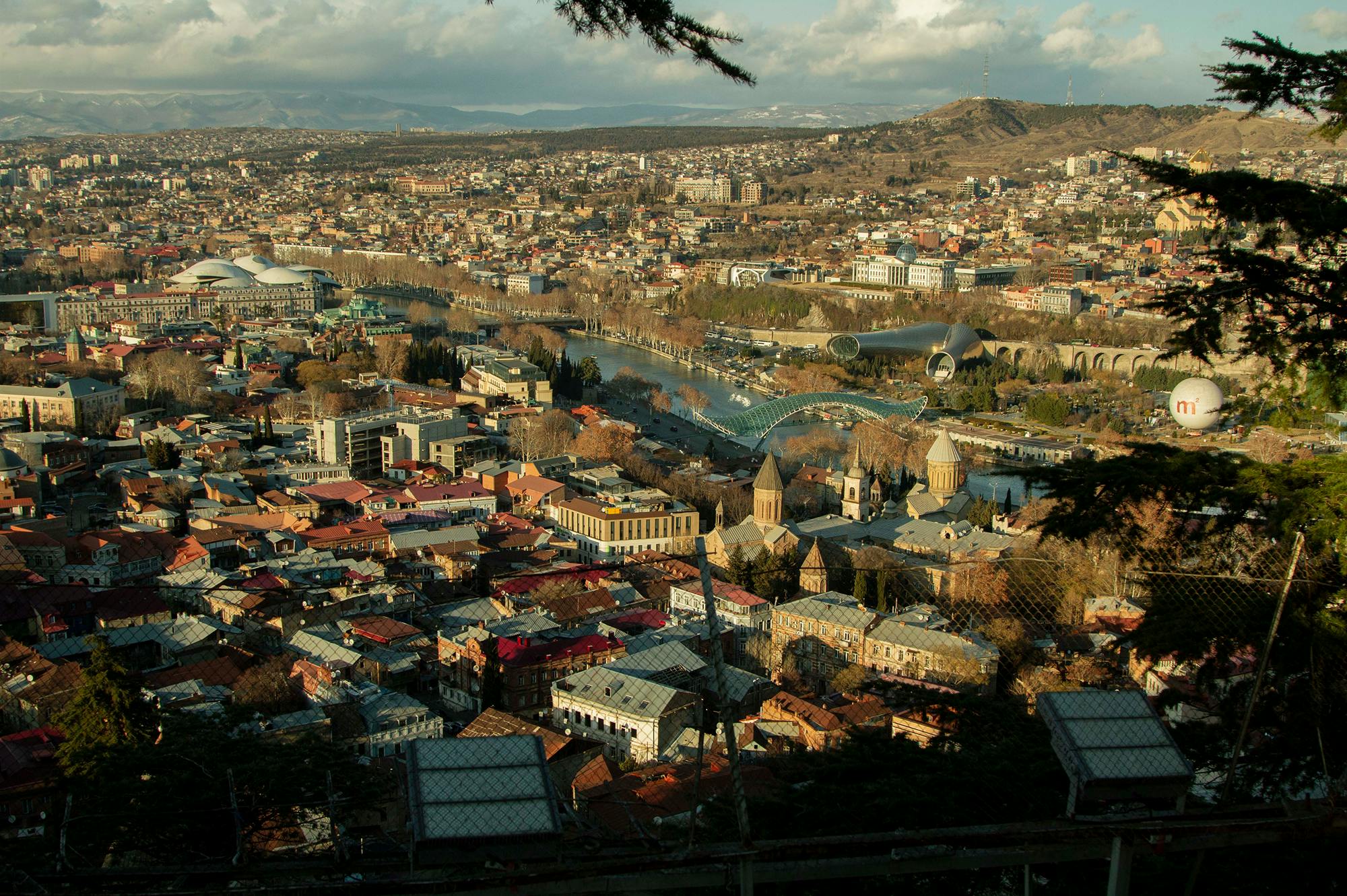 Razgled na mesto s hriba