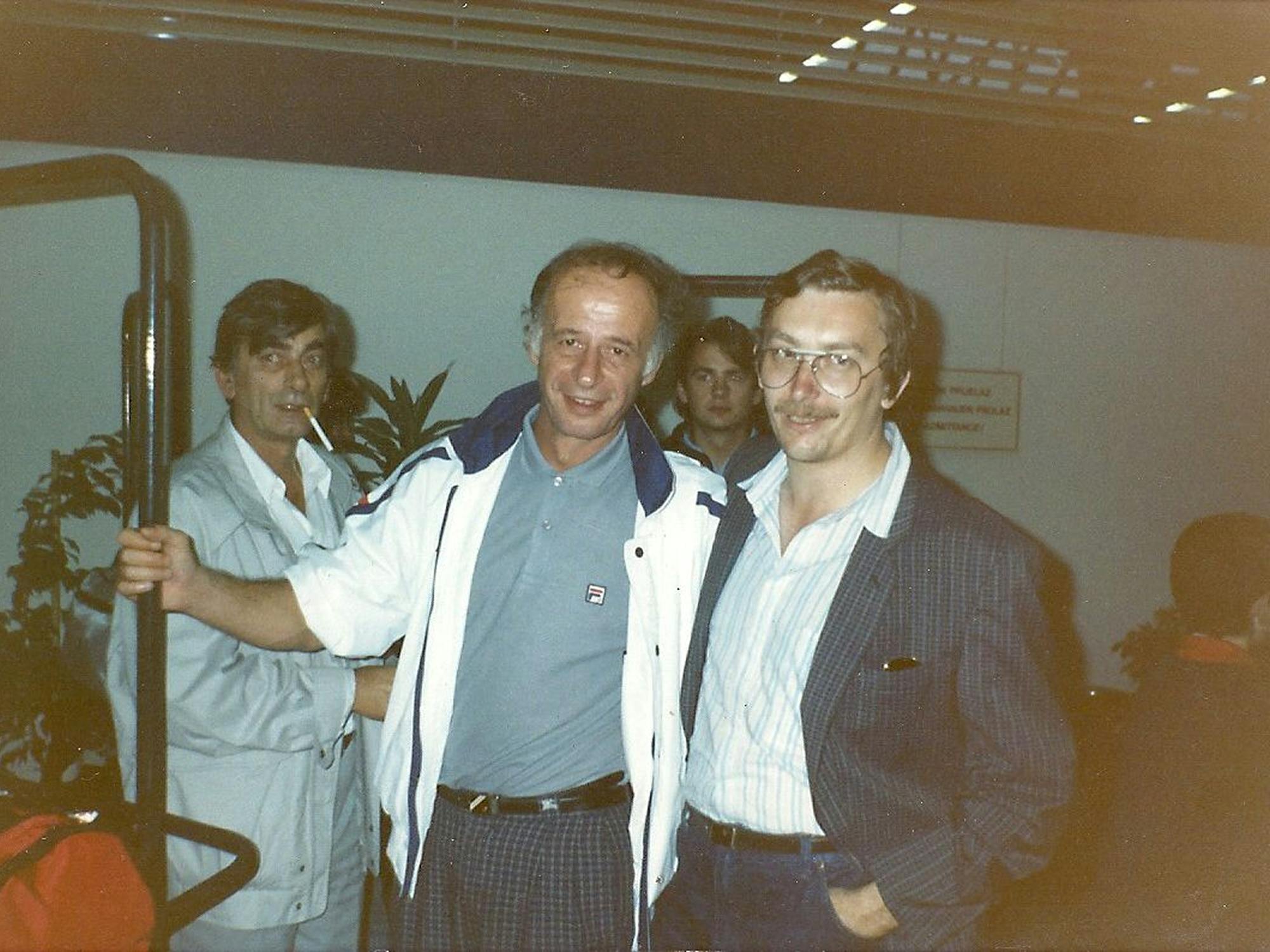 Starejša fotografija mlajšega Andreja Stareta v družbi