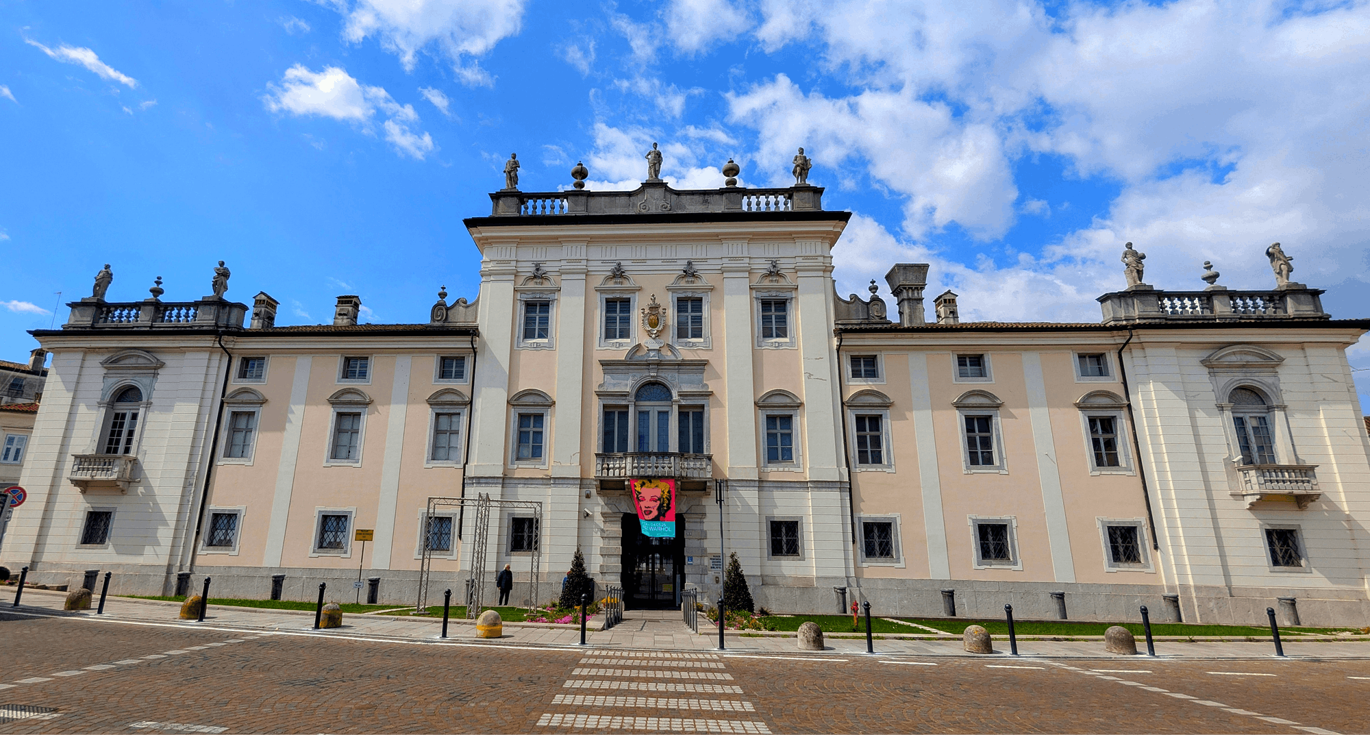 Palača v Gorici