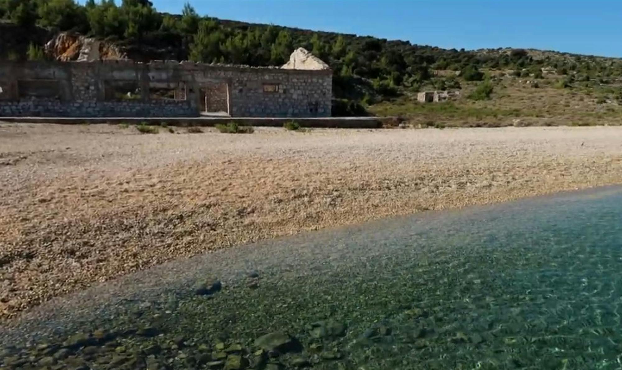 Plaža in ostanki zapora na Sv. Grgurju