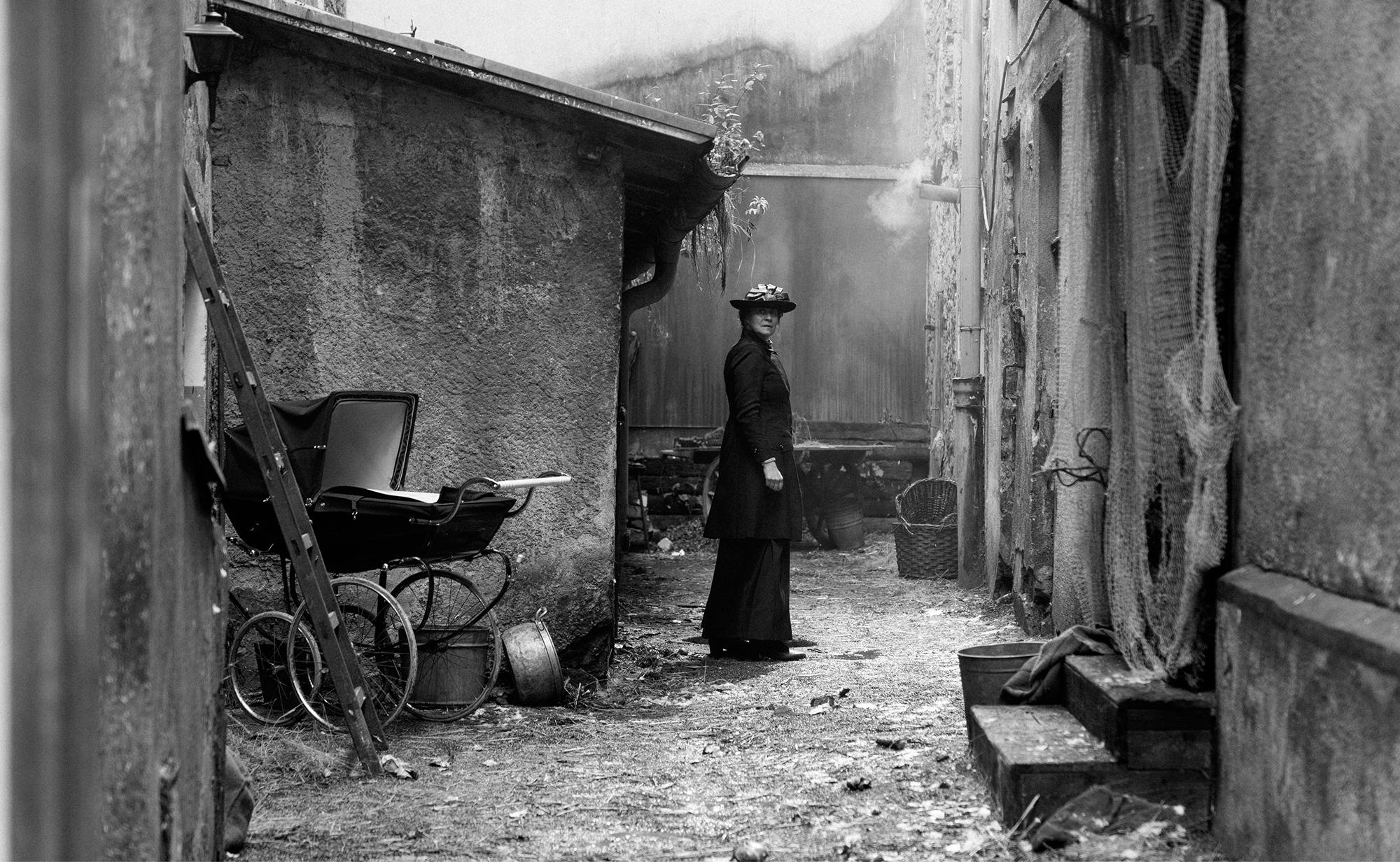 Kader iz filma Dekle z iglo