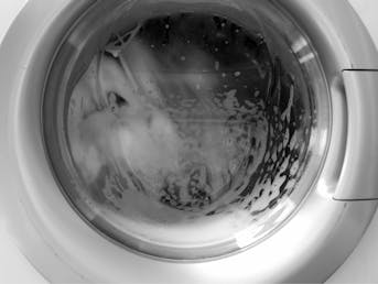 Boben pralnega stroja med pranjem