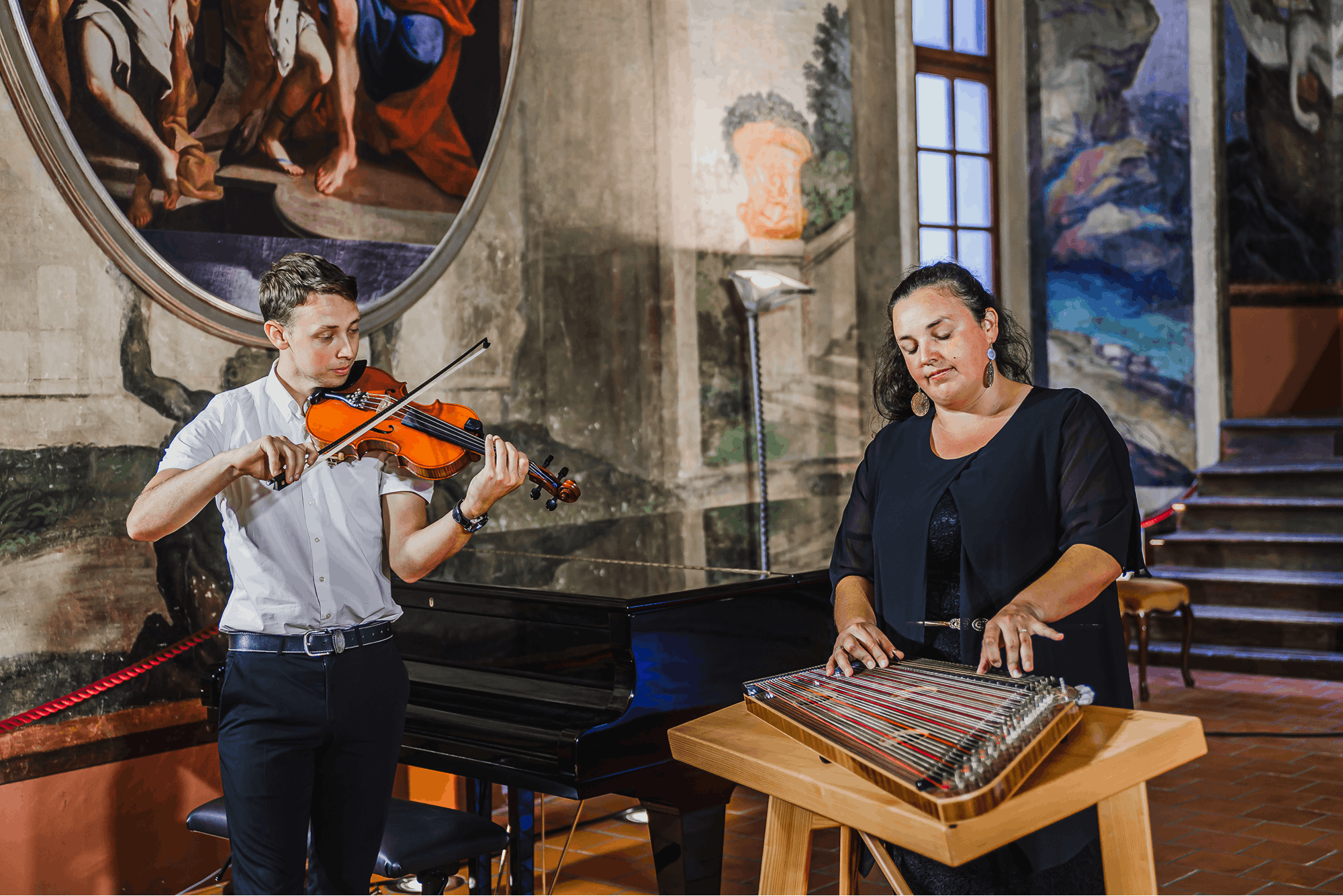 Glasbeni duo na citrah in violini