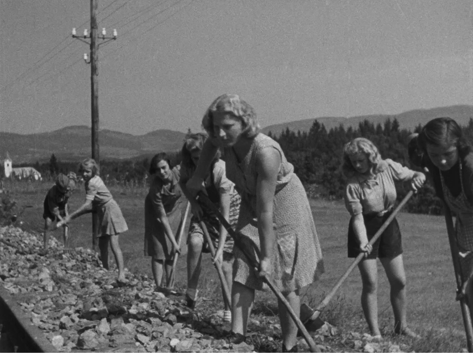 Kader iz filma Mladina gradi