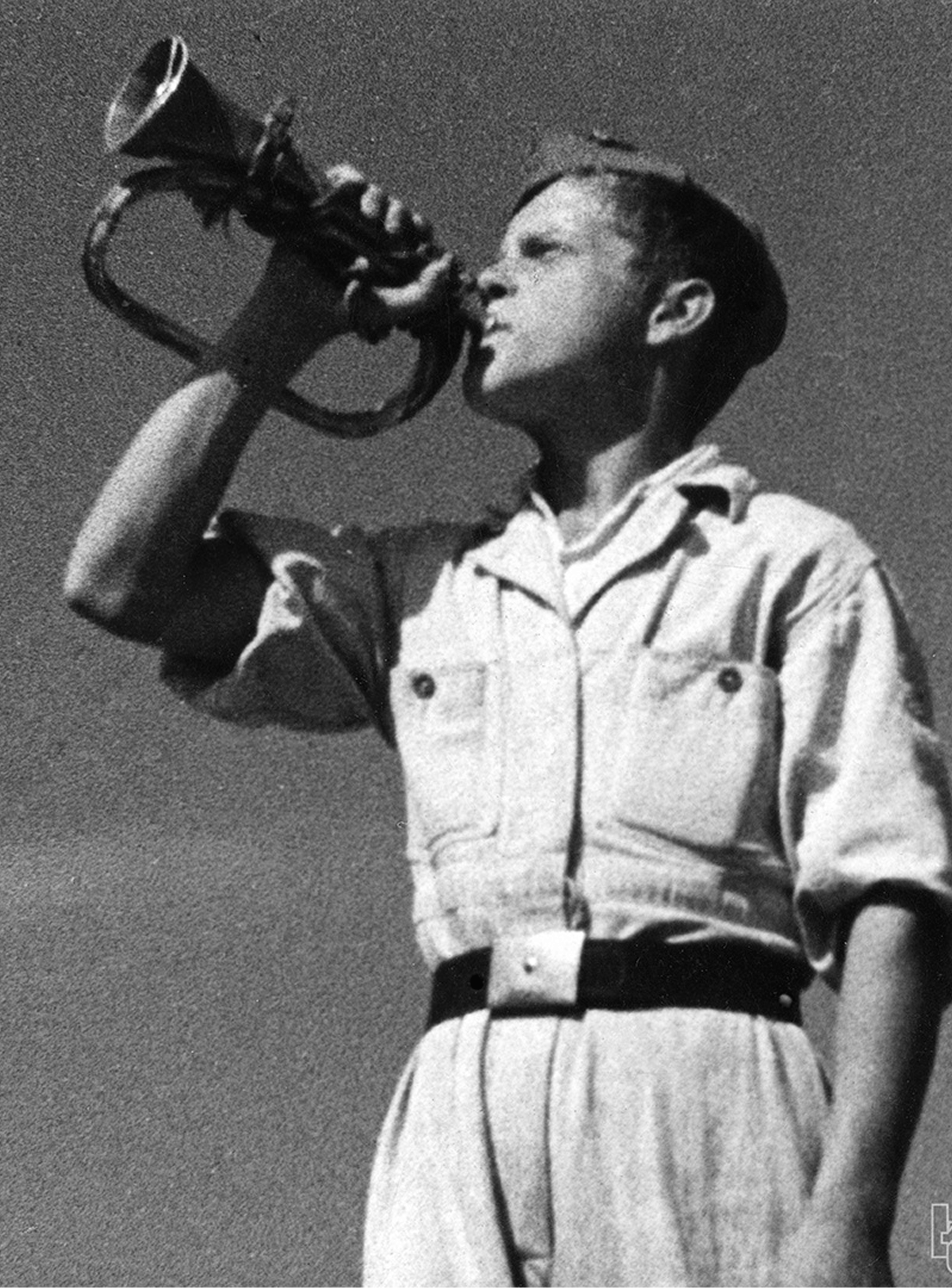 Kader iz filma Mladina gradi