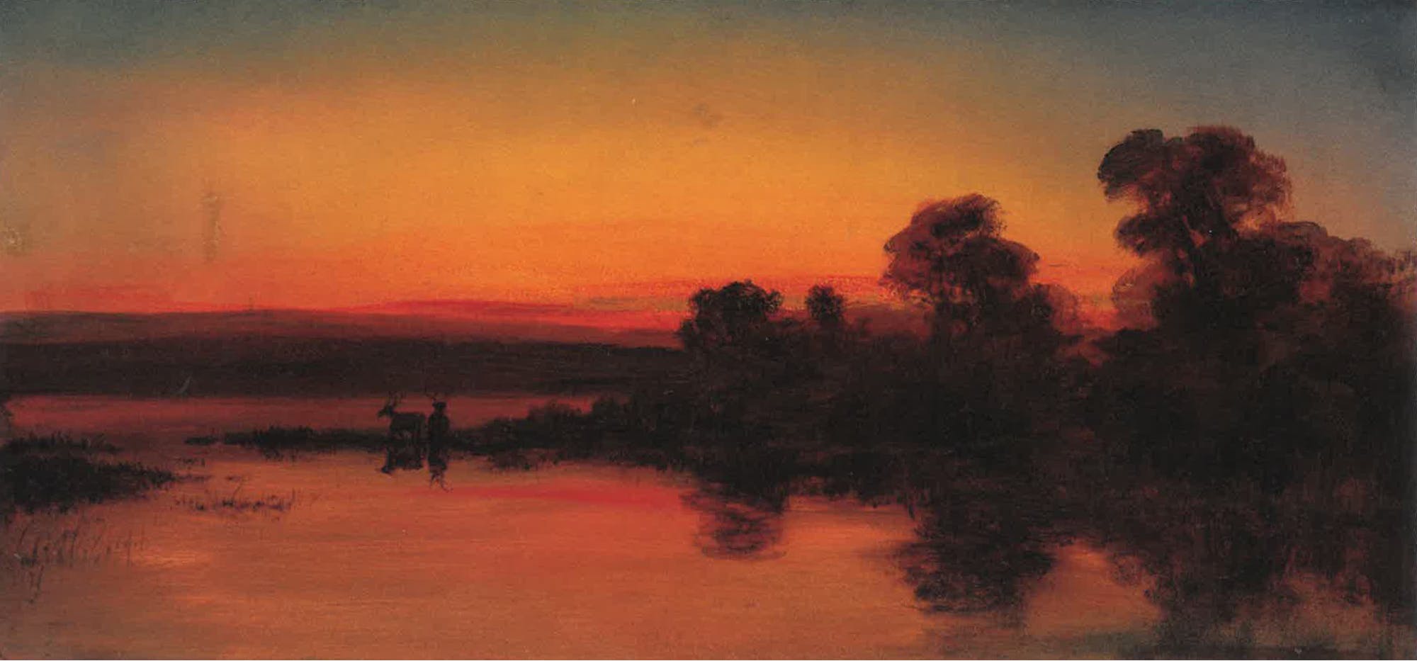 Slika dveh jelenov ob vodi, v ozadju je sončni zahod