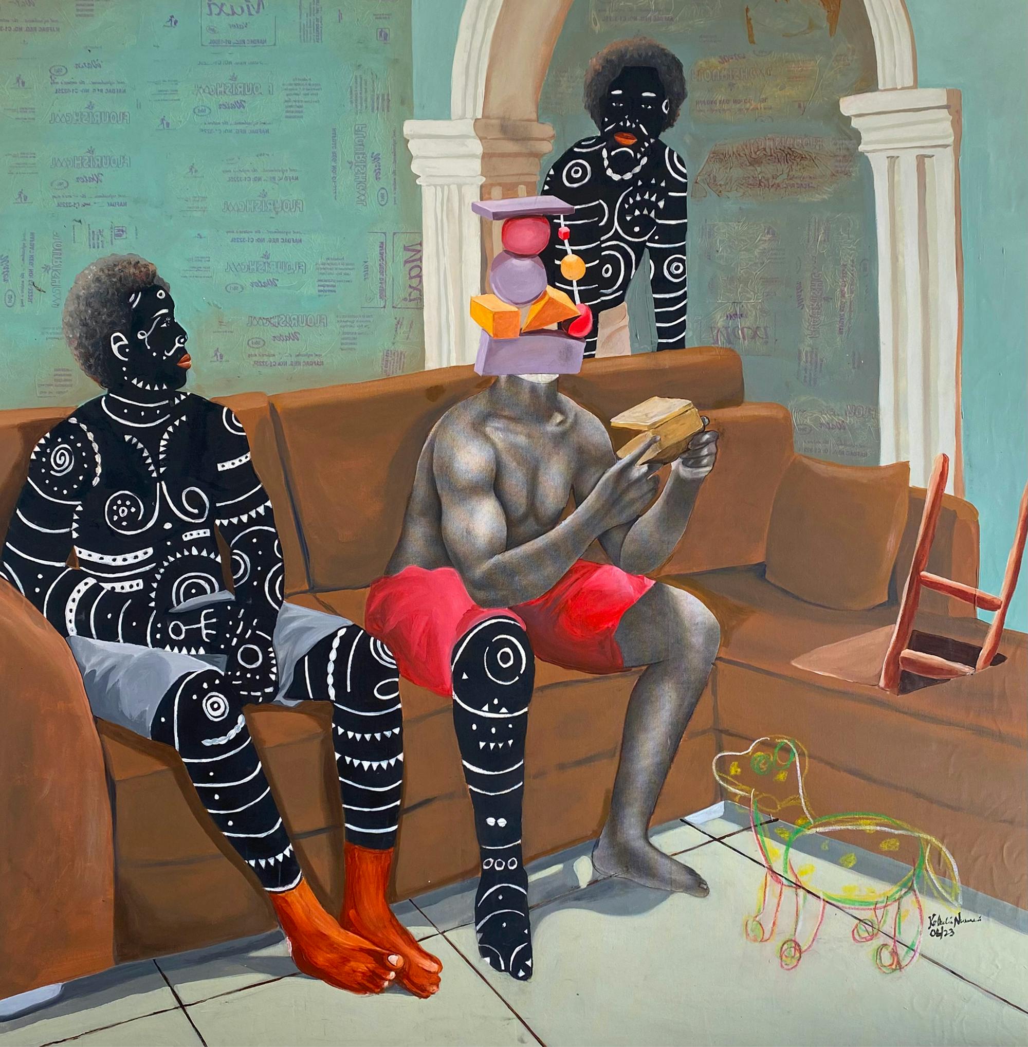 Slika treh oseb z maskami in telesnimi poslikavami