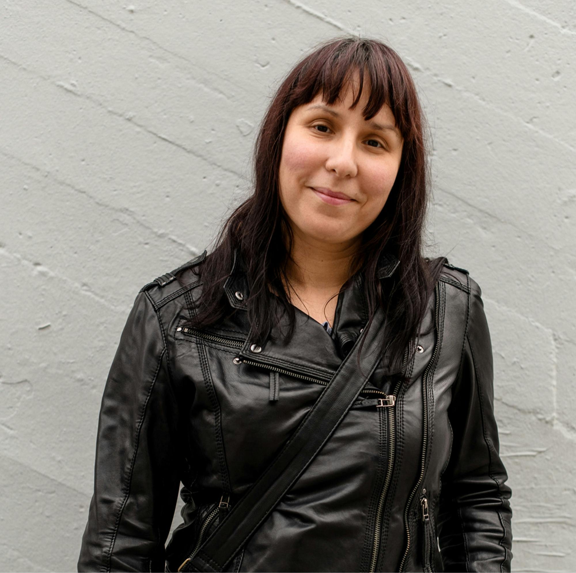 Biljana S. Crvenkovska, ki pozira za fotografijo