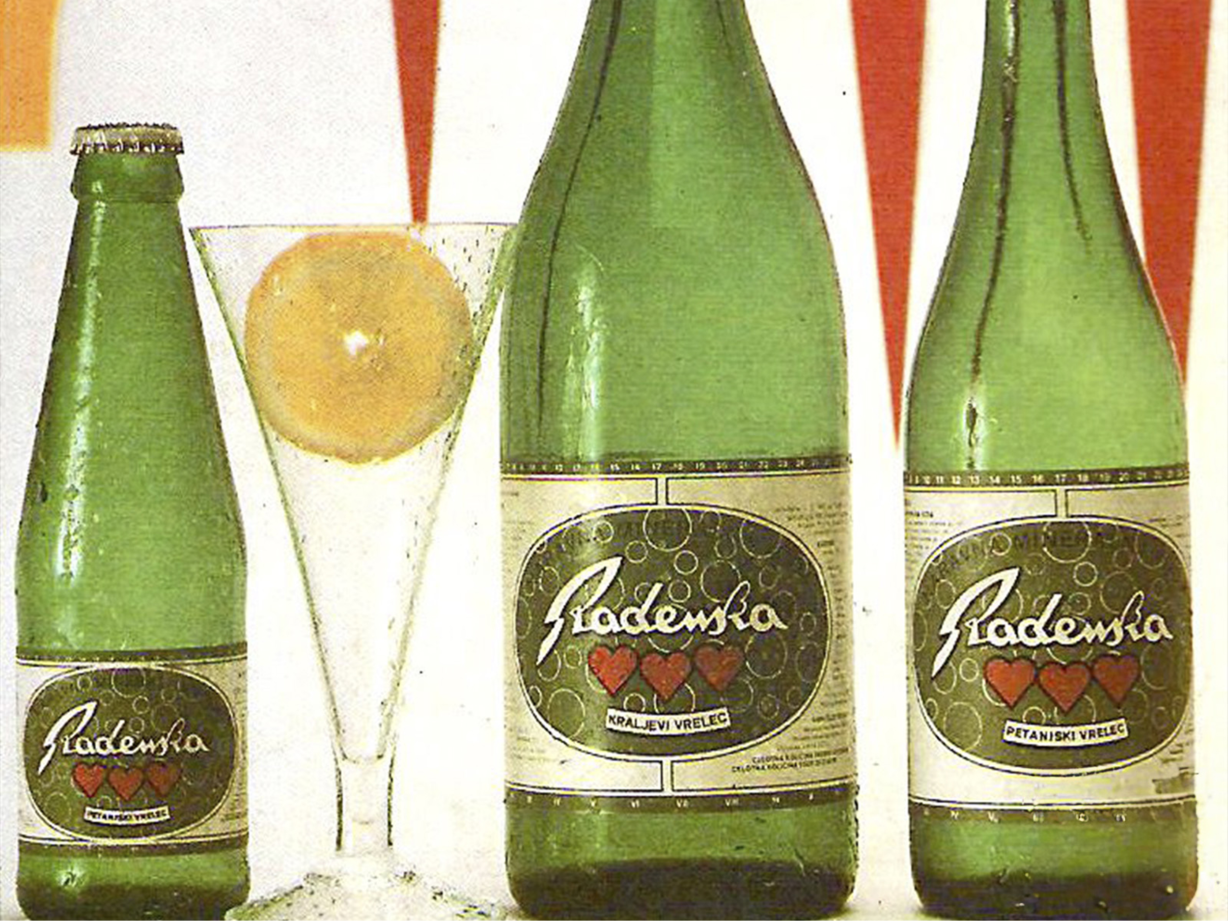 Starejša fotografija steklenic Radenske in kozarca