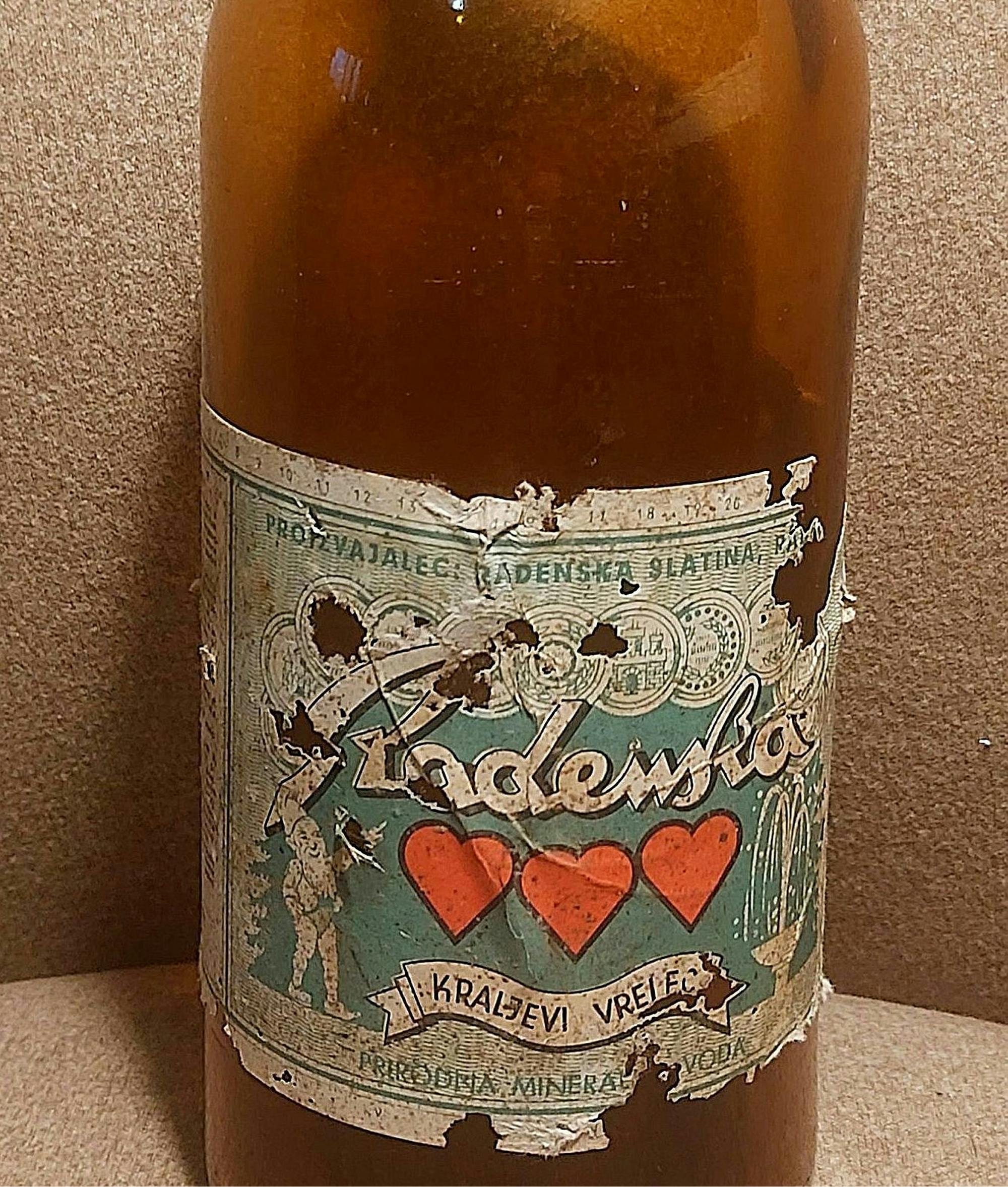 Stara steklenica Radenske