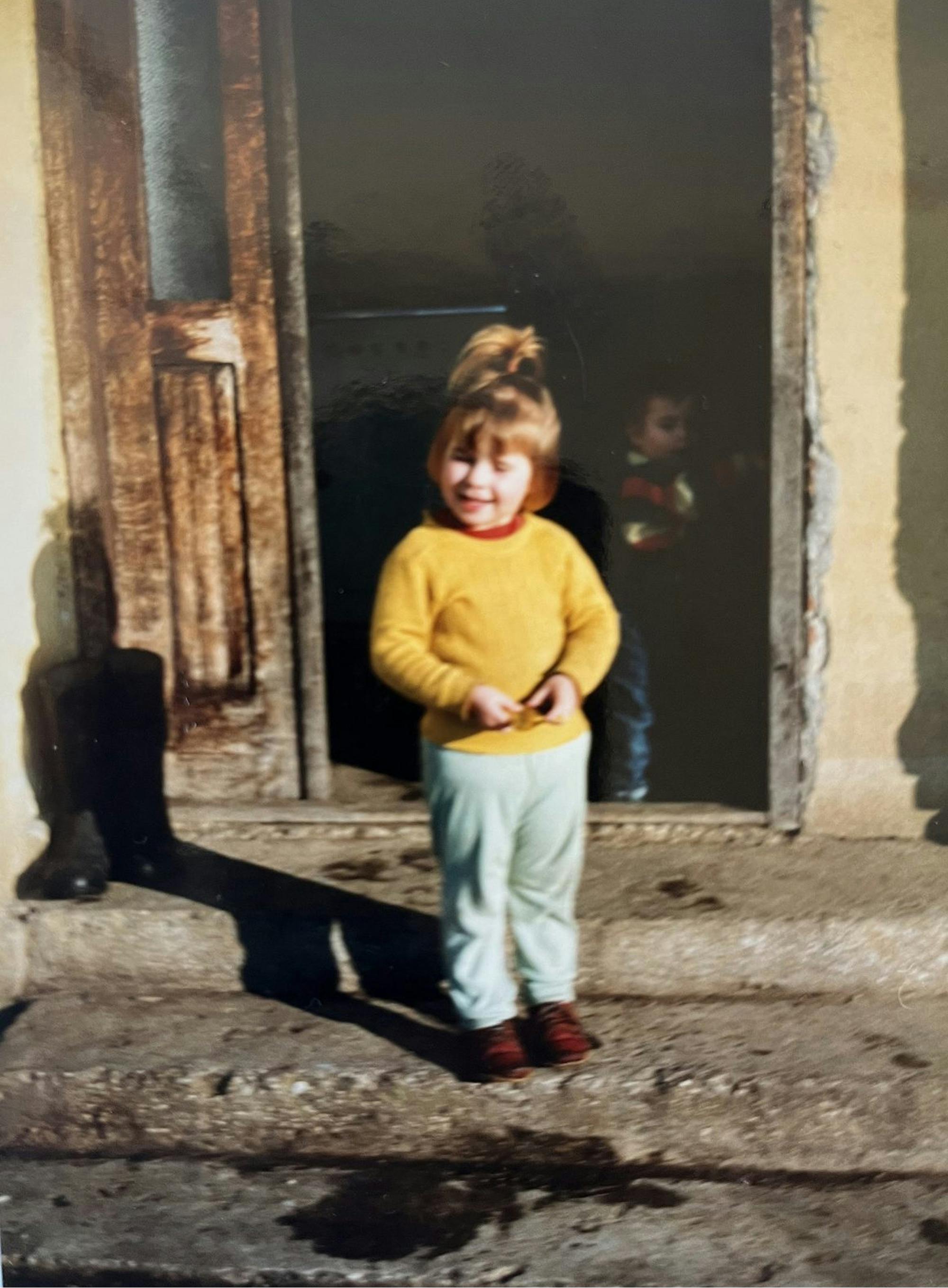 Avtorica prispevka v otroških letih