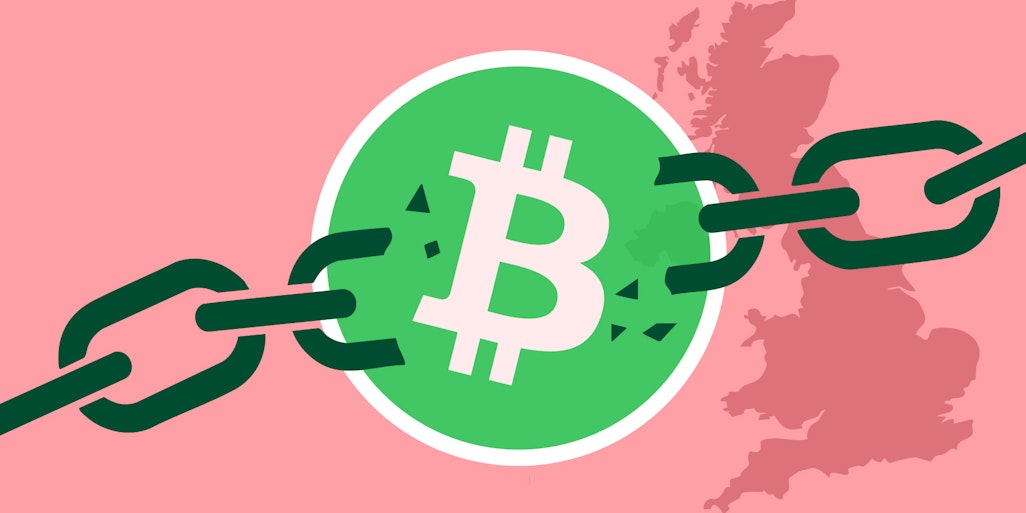 Bitcoin icon in the middle of a broken chain