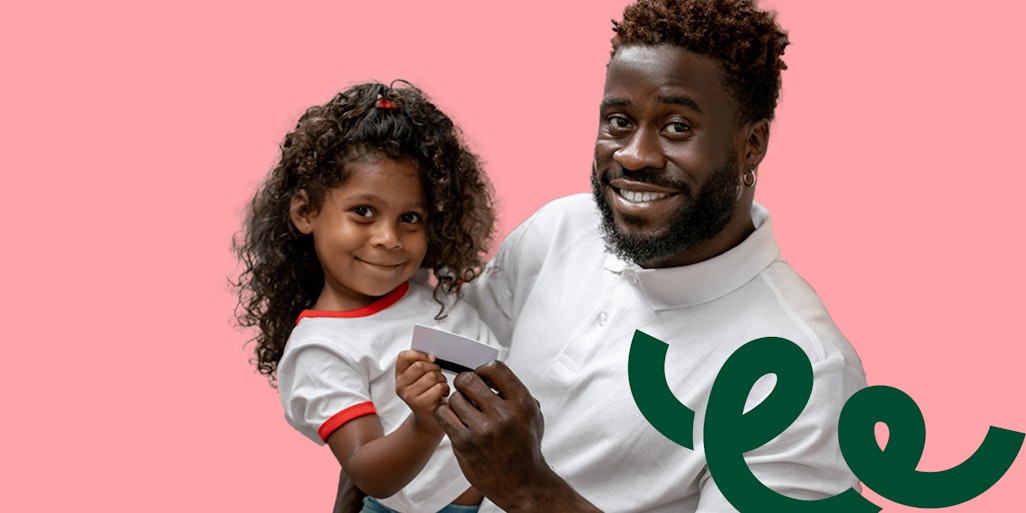 Father and daughter using creditcard: different payment generations