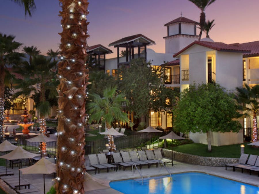 Embassy Suites Palm Desert at dusk