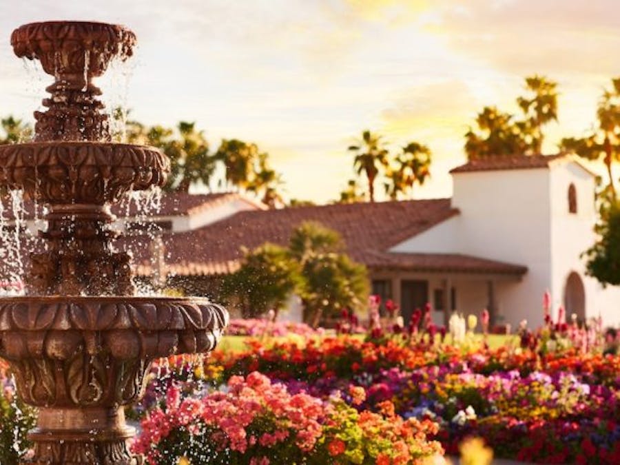 La Quinta resort with fountain