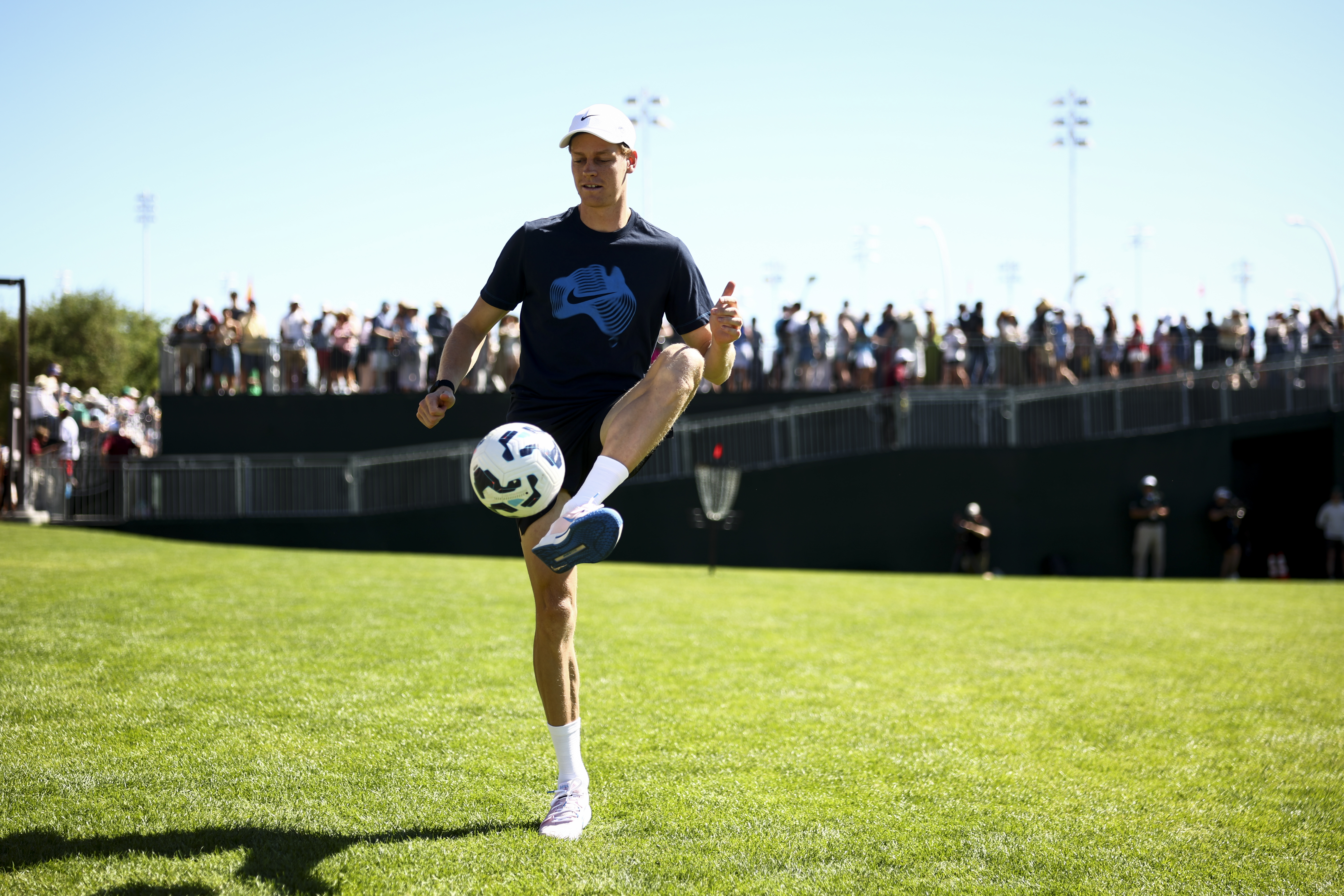 Jannik Sinner shows off his soccer skills.