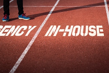 Visual of the choice between working with agency or in-house graphics production