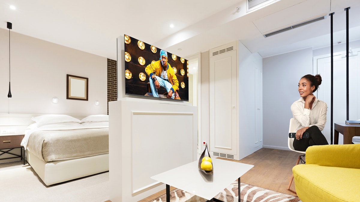 hotel suite business mediasuite