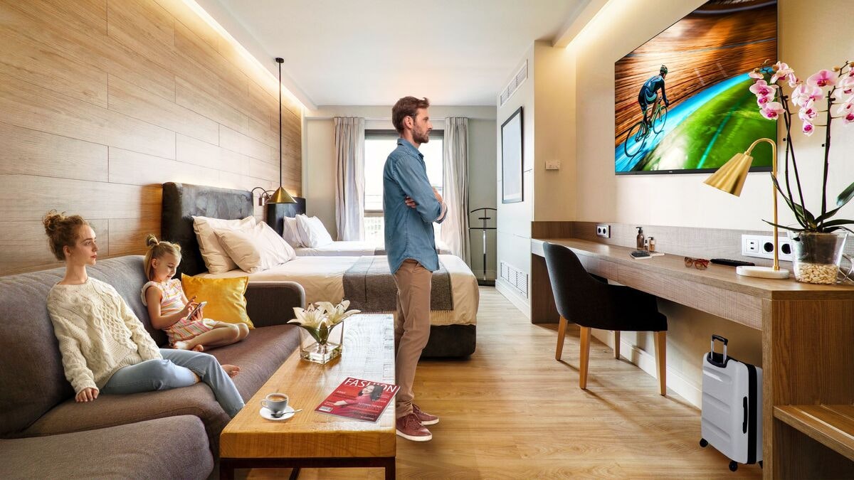 philips mediasuite hotel room