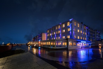 hotel aussenansicht nacht