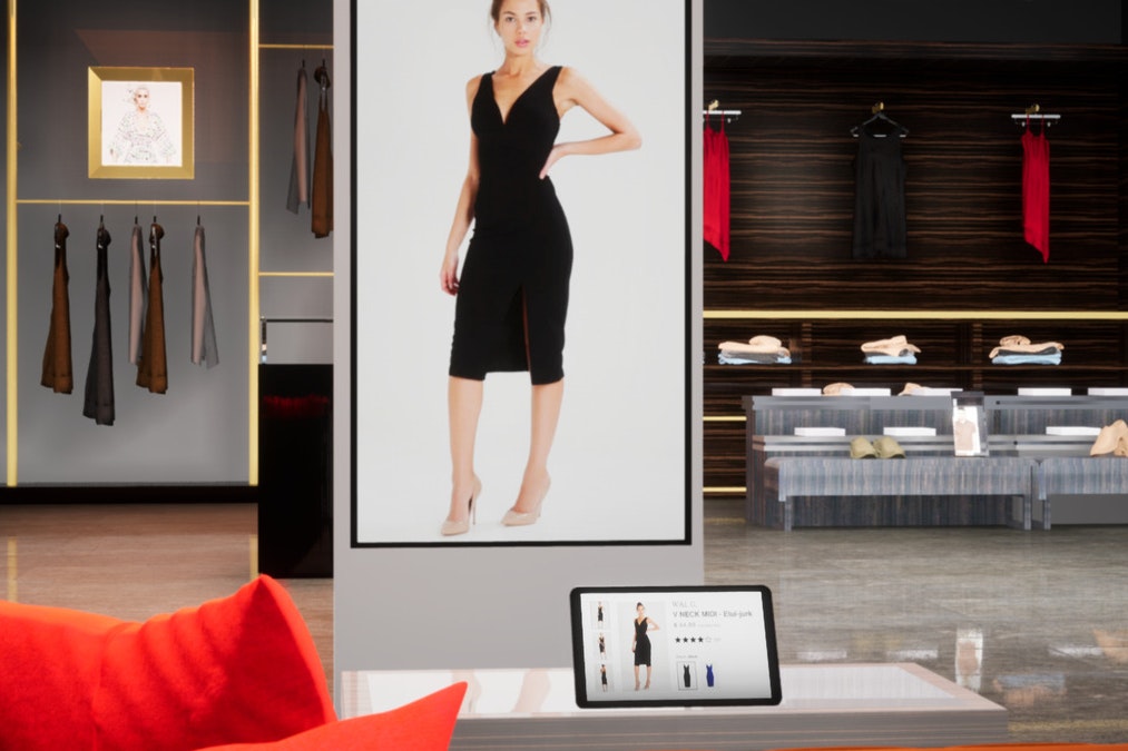 FashionStore_Phygital approach-10'' T-Line touch fashionstore phygital approach 10 t line touch