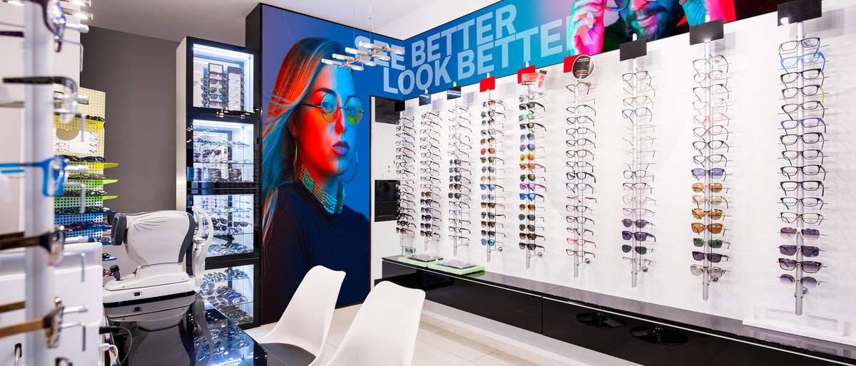 LED 7000 series-GlassesStore_Interior-Panel image