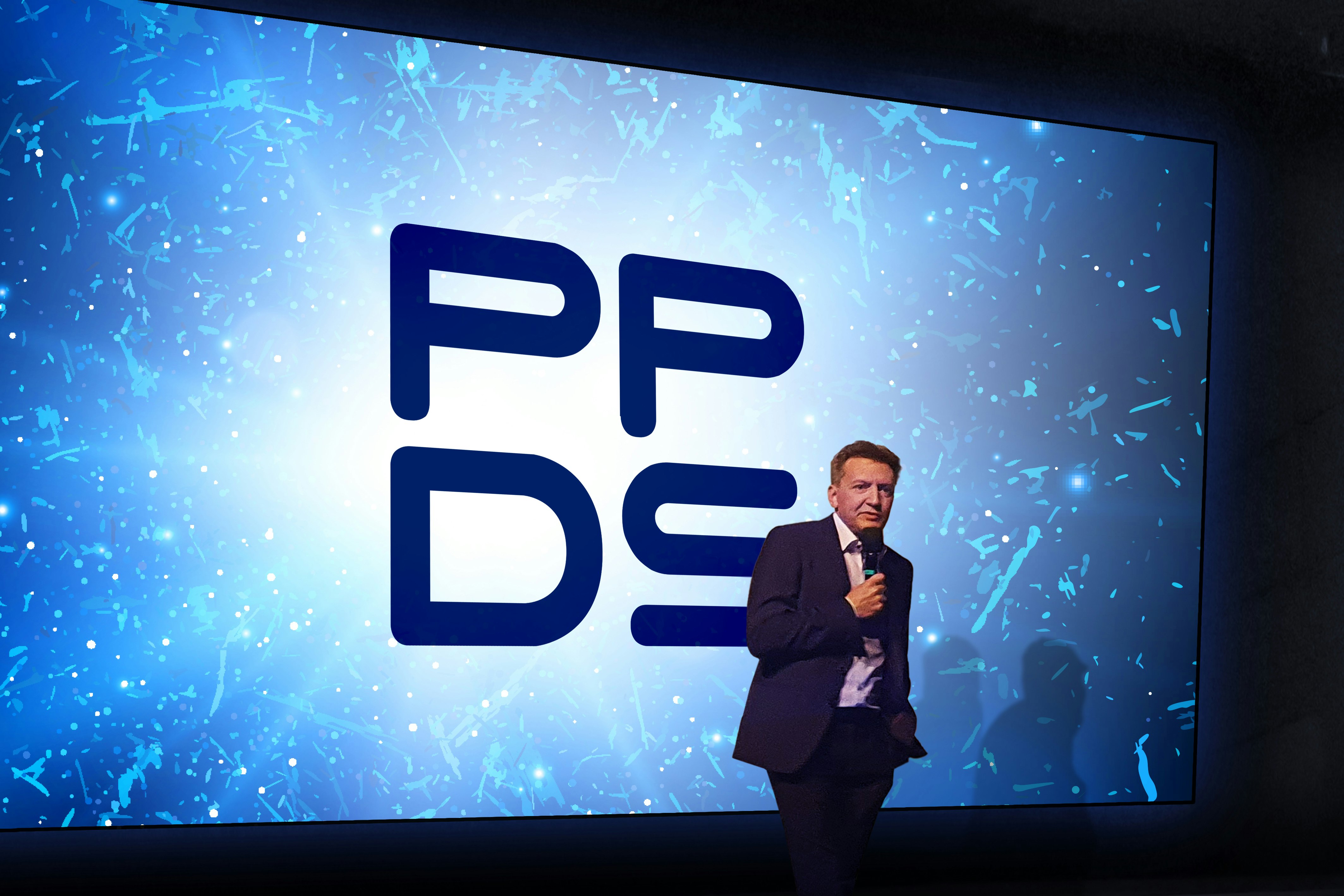 Chris VIP diner ISE 2020 comp hires L v2 chris vip diner ise 2020 comp hires l v2