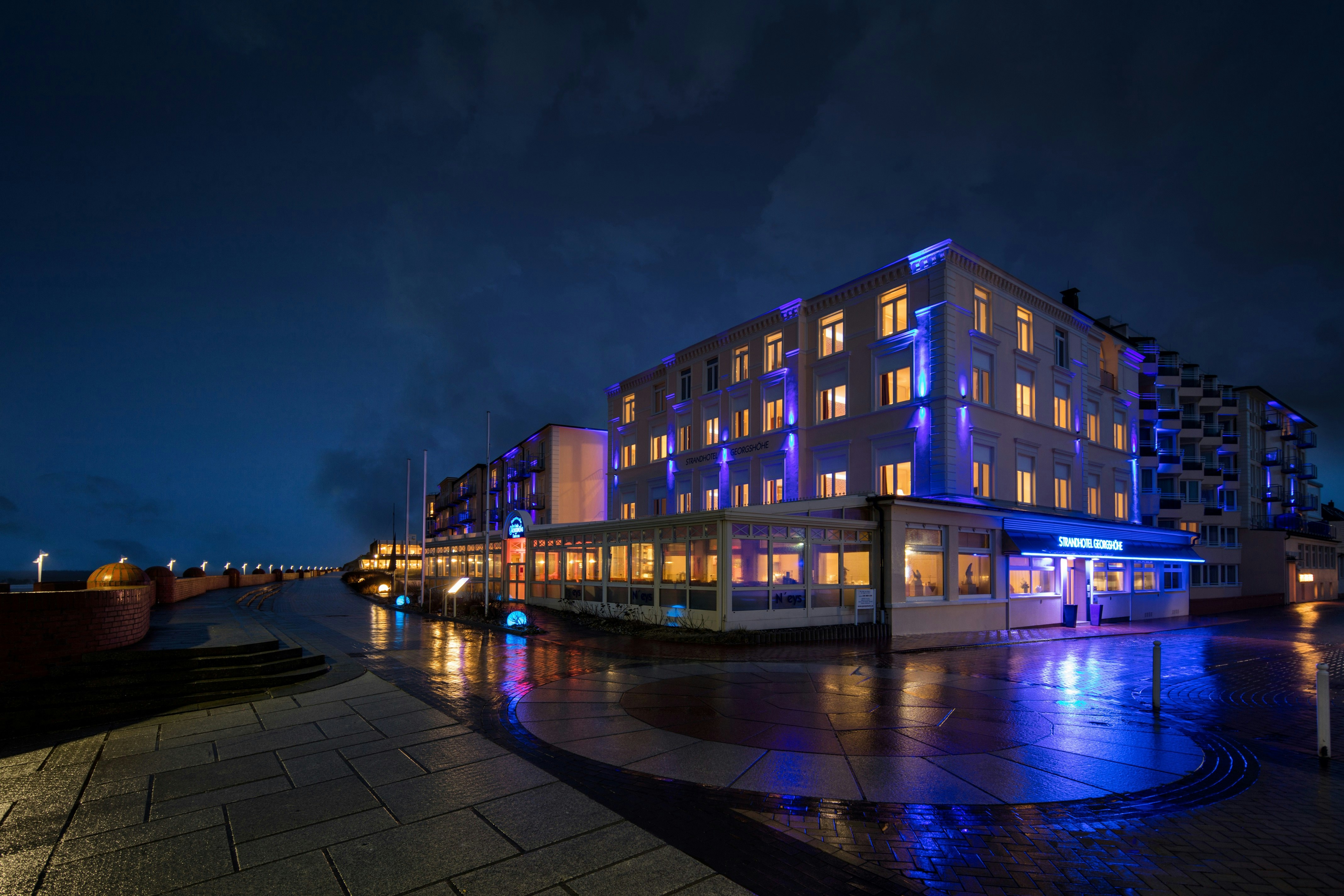 hotel aussenansicht nacht