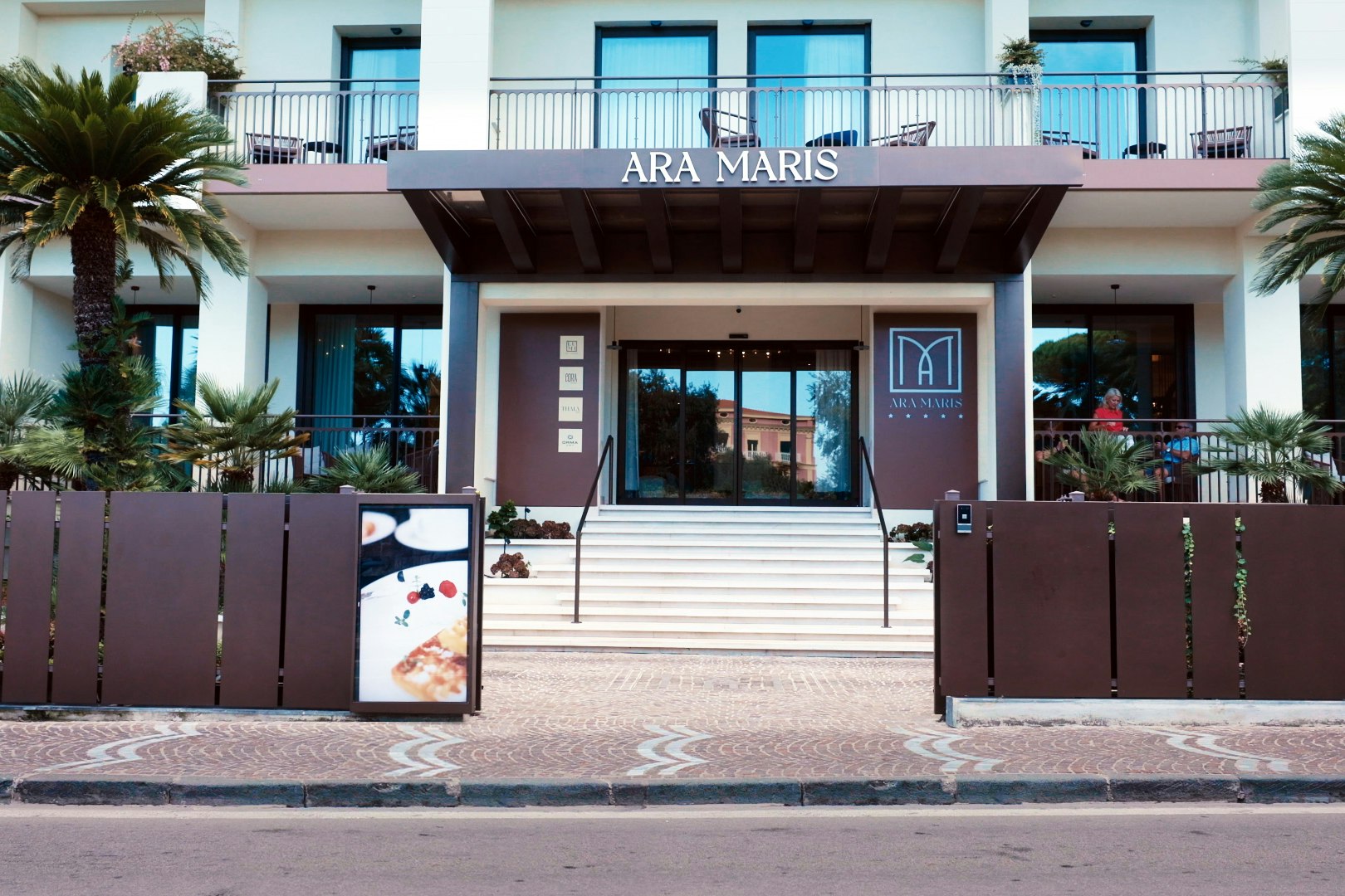 aramaris entrance
