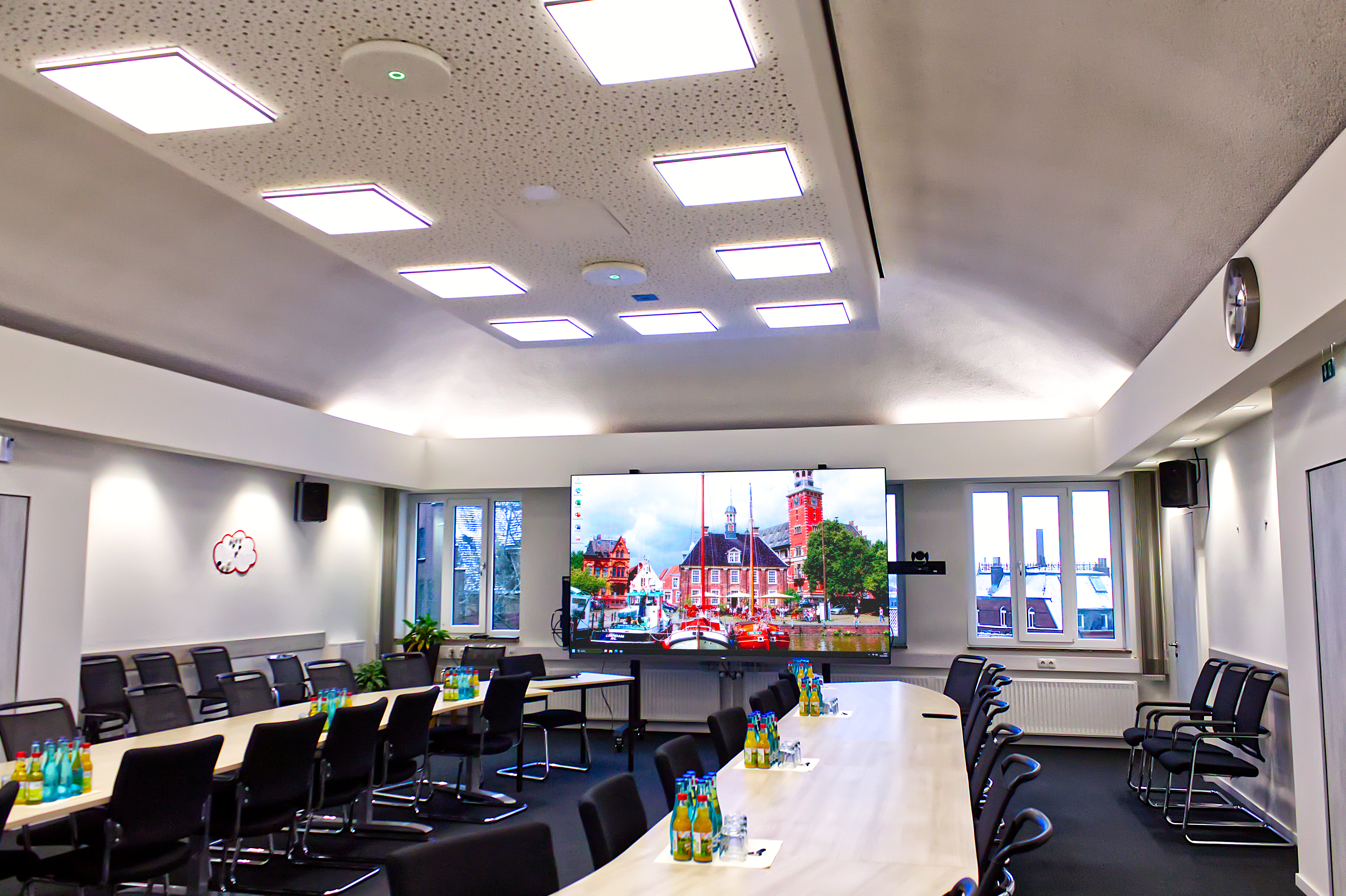 led wall mit kamerahalterung