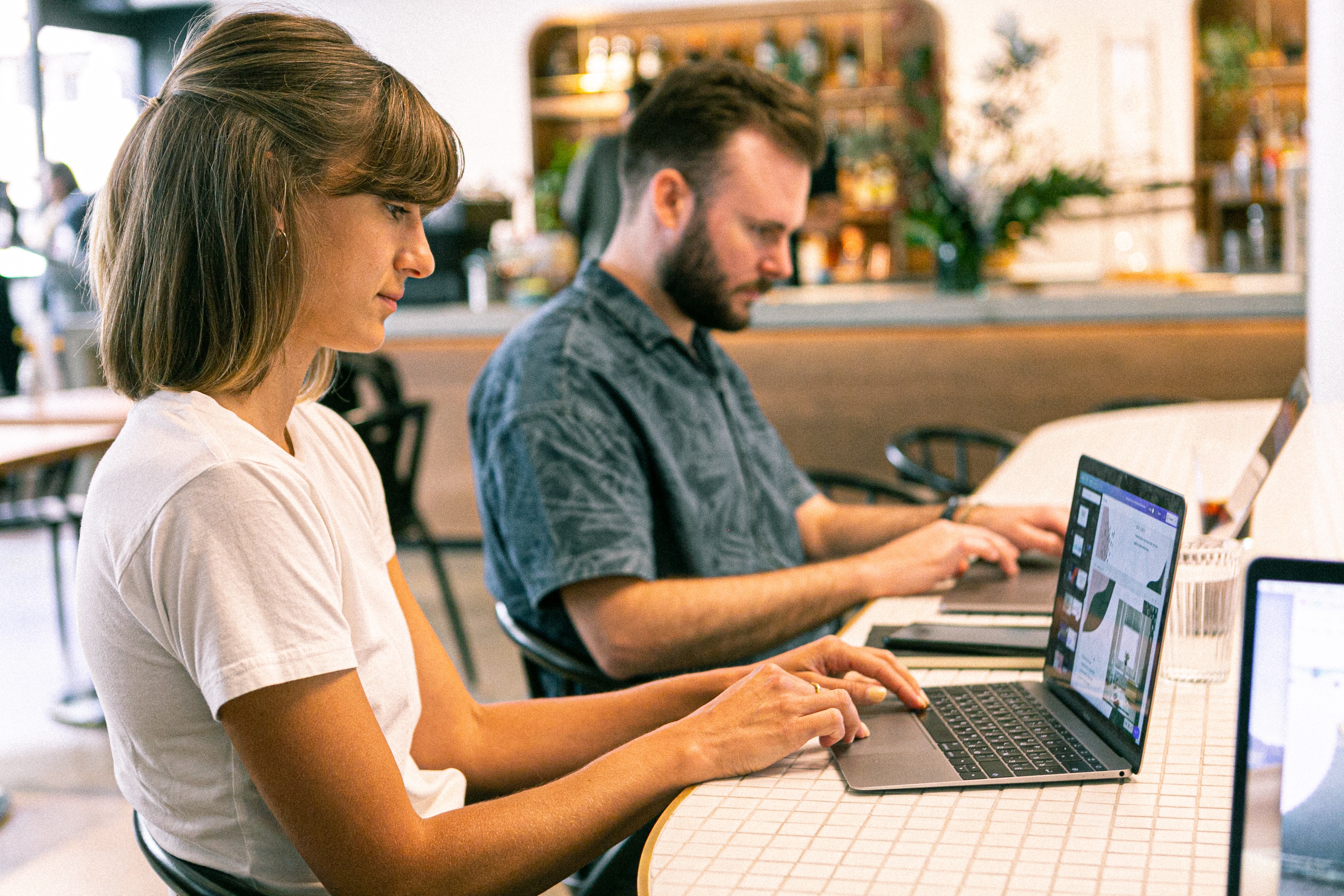 young people working in a cafe