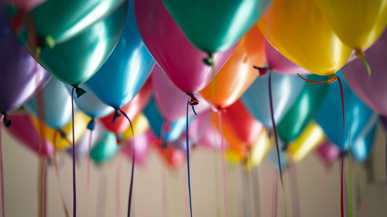 Arrière-plan virtuel ballons anniversaire