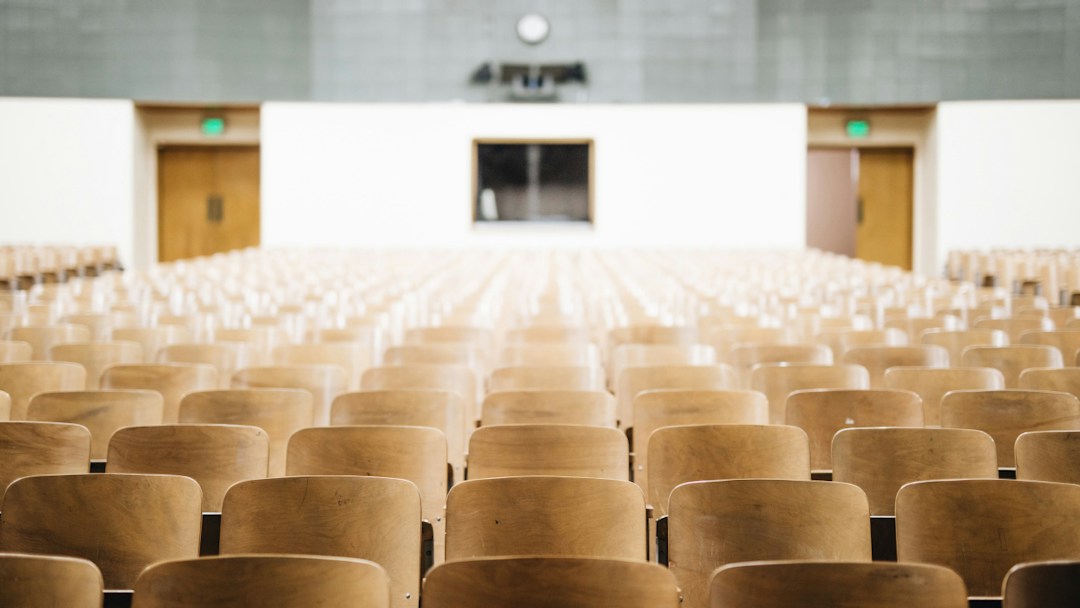 Arrière-plan virtuel gratuit amphithéâtre université