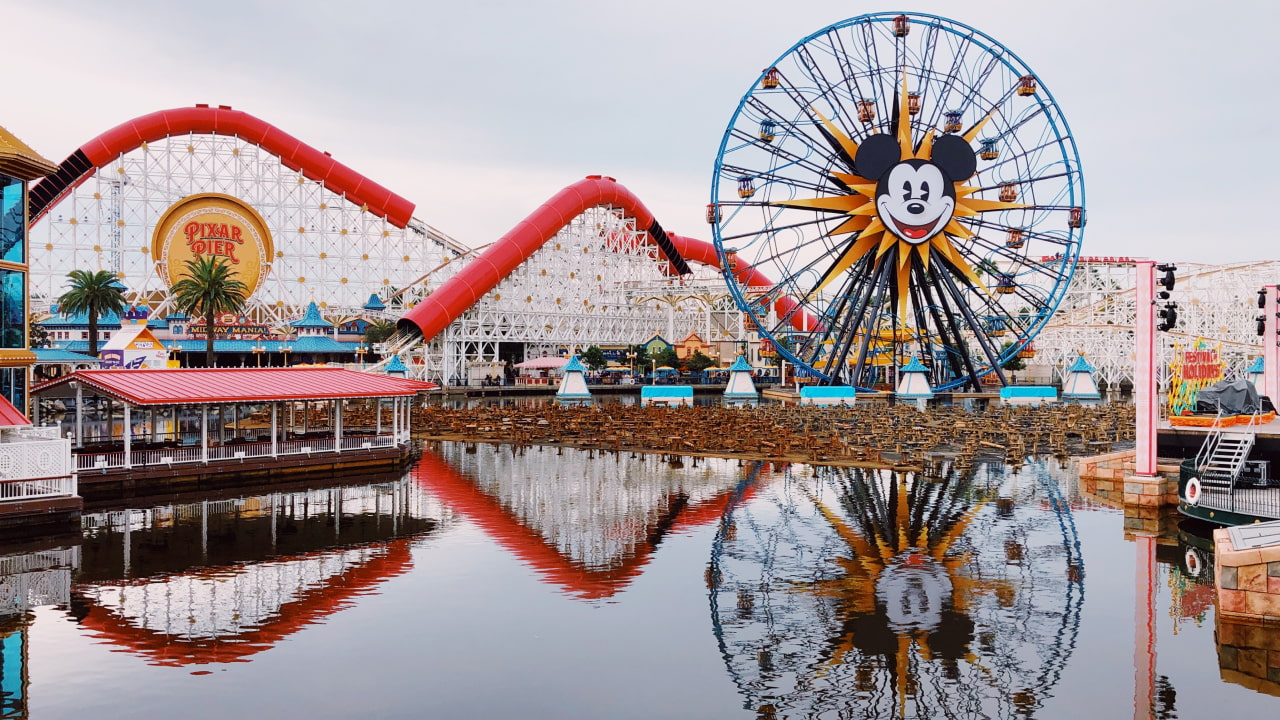 Arrière-plan virtuel parc attraction Disney
